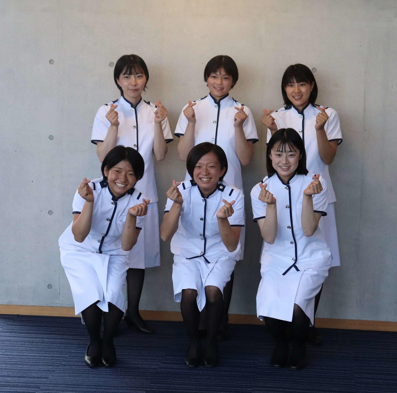 131期生としてデビューする女子6人（前列左から登みひ果、大広咲季、松田真実。後列左から井上未都、井上遥妃、植木美帆）