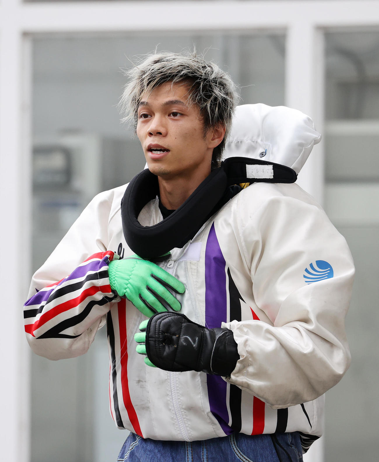 レースを終え引き揚げる近江翔吾（撮影・鈴木正人）