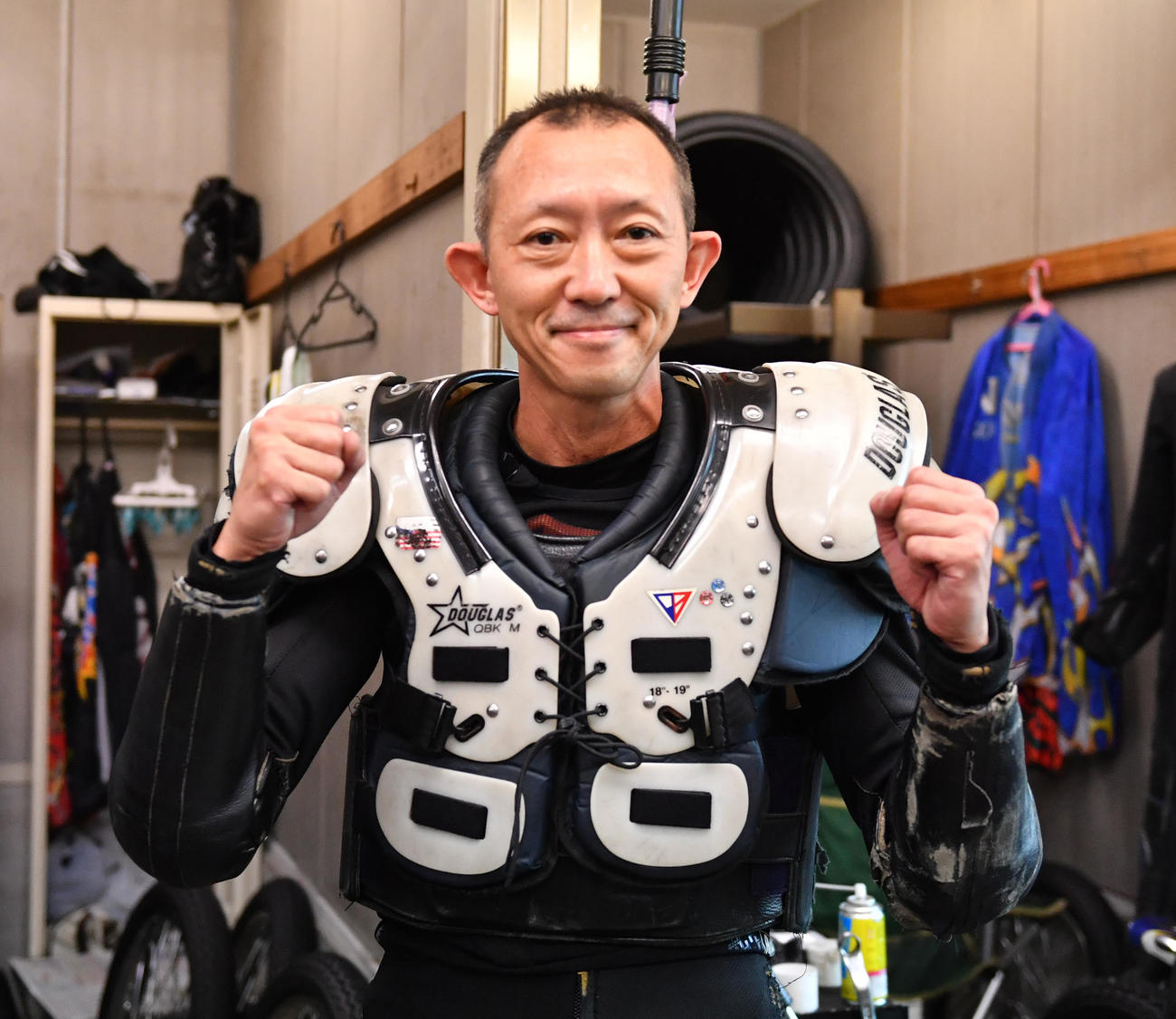 共同通信杯、準決勝戦12Rで1着の若井友和はガッツポーズする（撮影・柴田隆二）