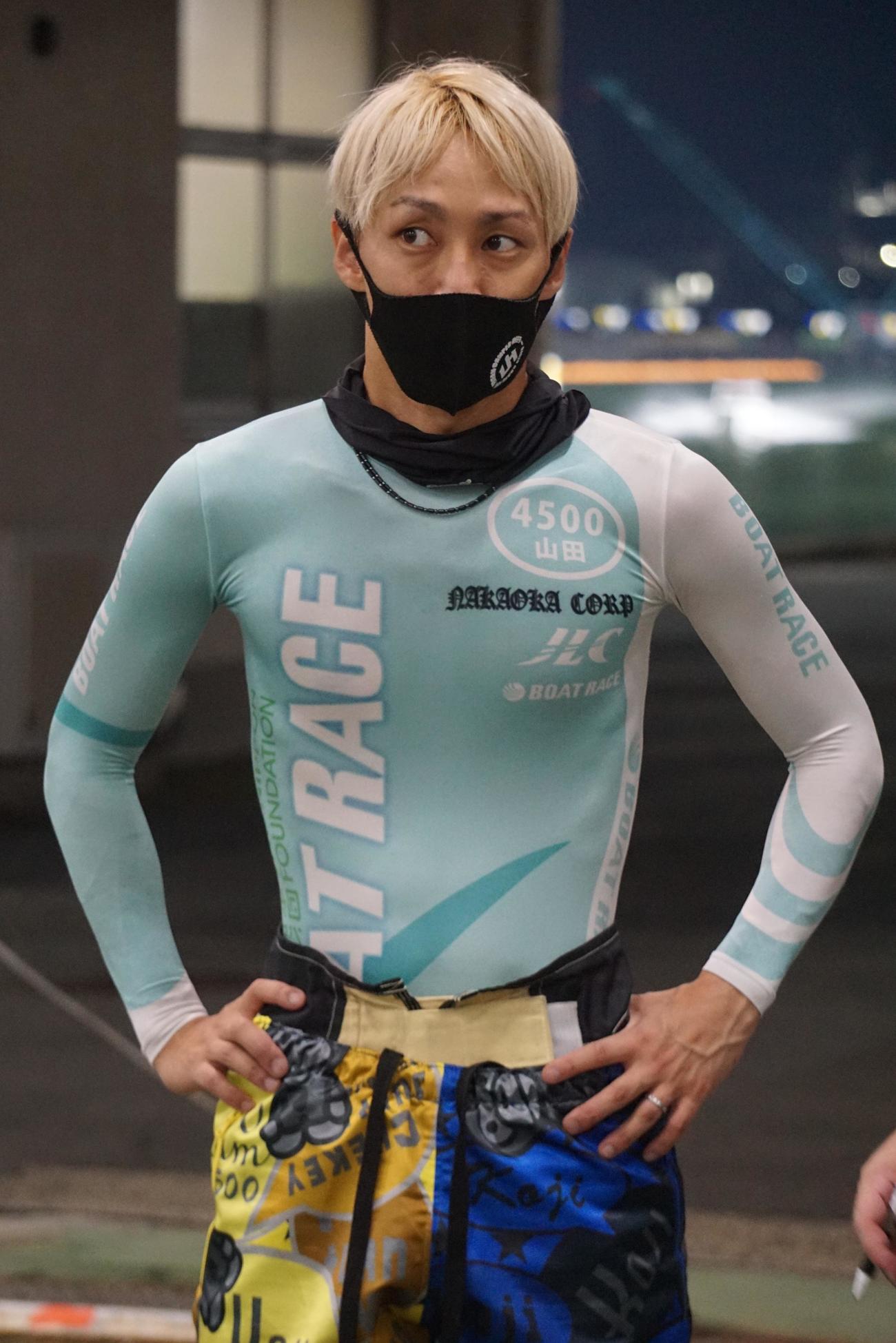 山田康二が旋回力を駆使して逆転を狙う