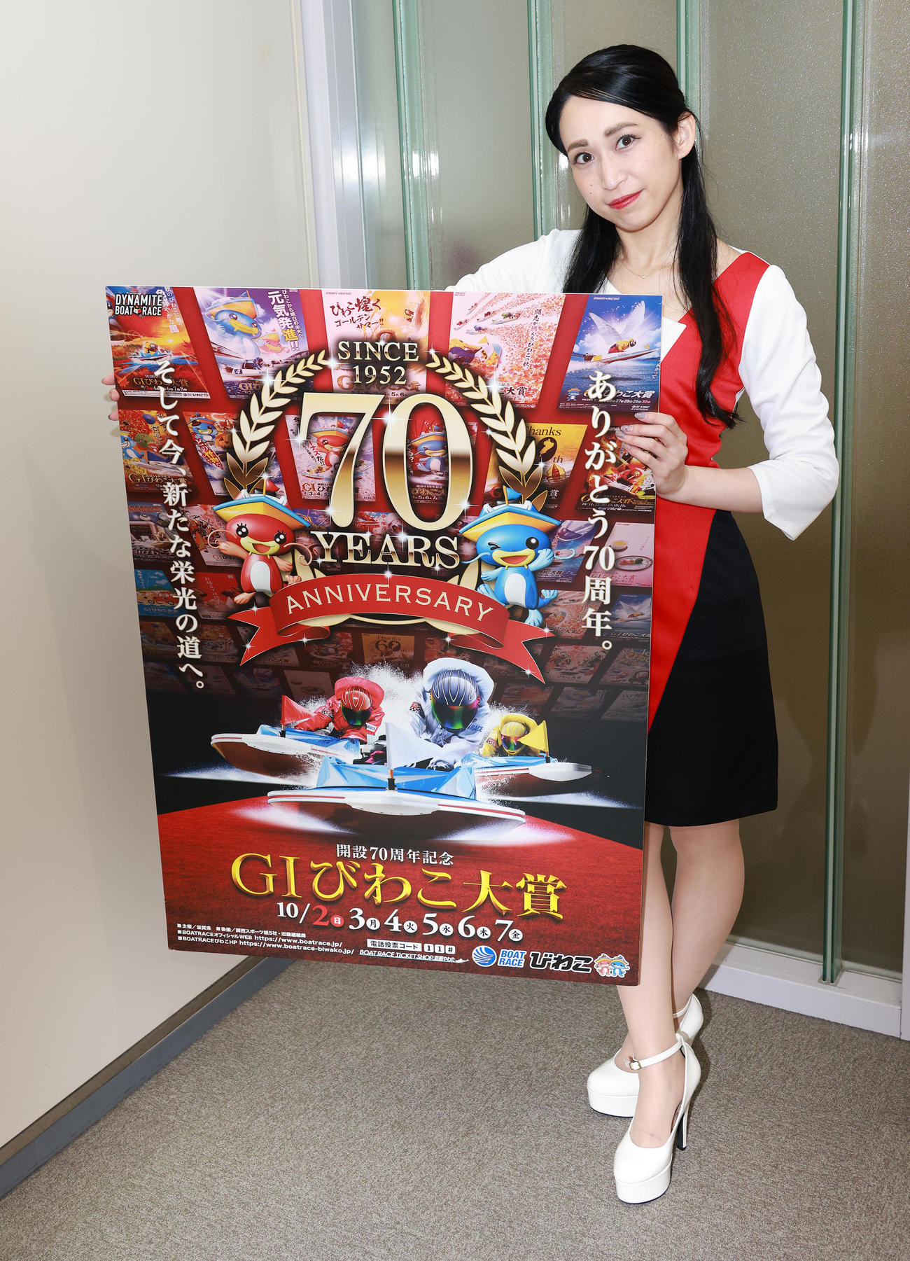 ボートレースびわこ「開設70周年記念G1」のPRに訪れた白浜美来さん（撮影・中島郁夫）