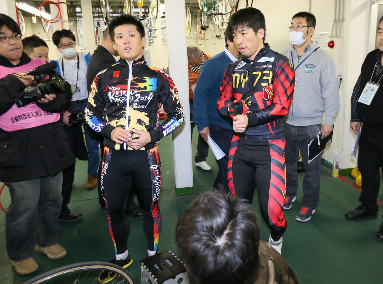 村上博幸（左）と村上義弘（2014年12月28日撮影）
