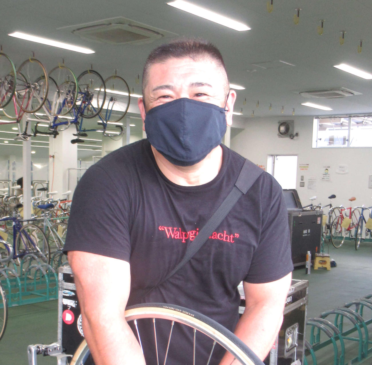 小嶋敬二が村上義弘の引退について思い出話をした（撮影・山田敏明）