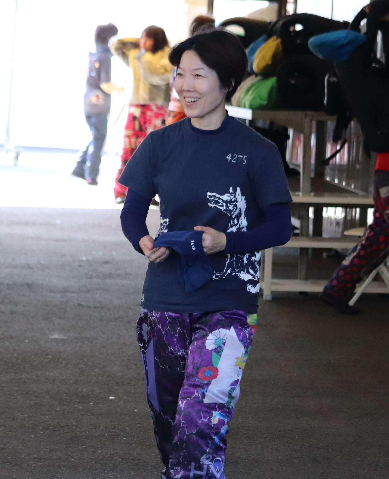 菅野はやかが会心の勝利に表情をほころばせた