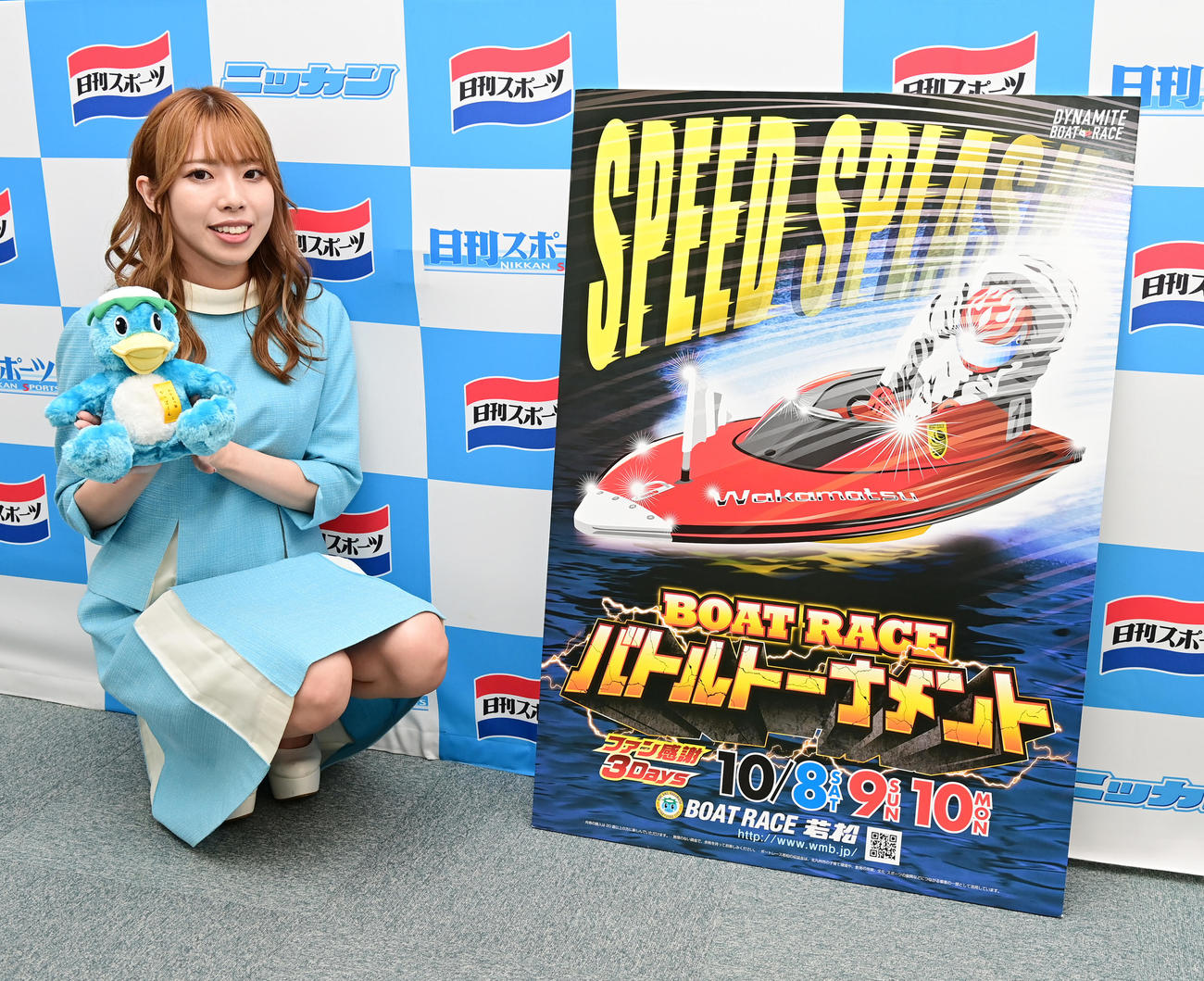 ボートレース若松「ファン感謝3Days　ボートレースバトルトーナメント」をPRするキャンペーンレディの白崎つかさ（撮影・小沢裕）