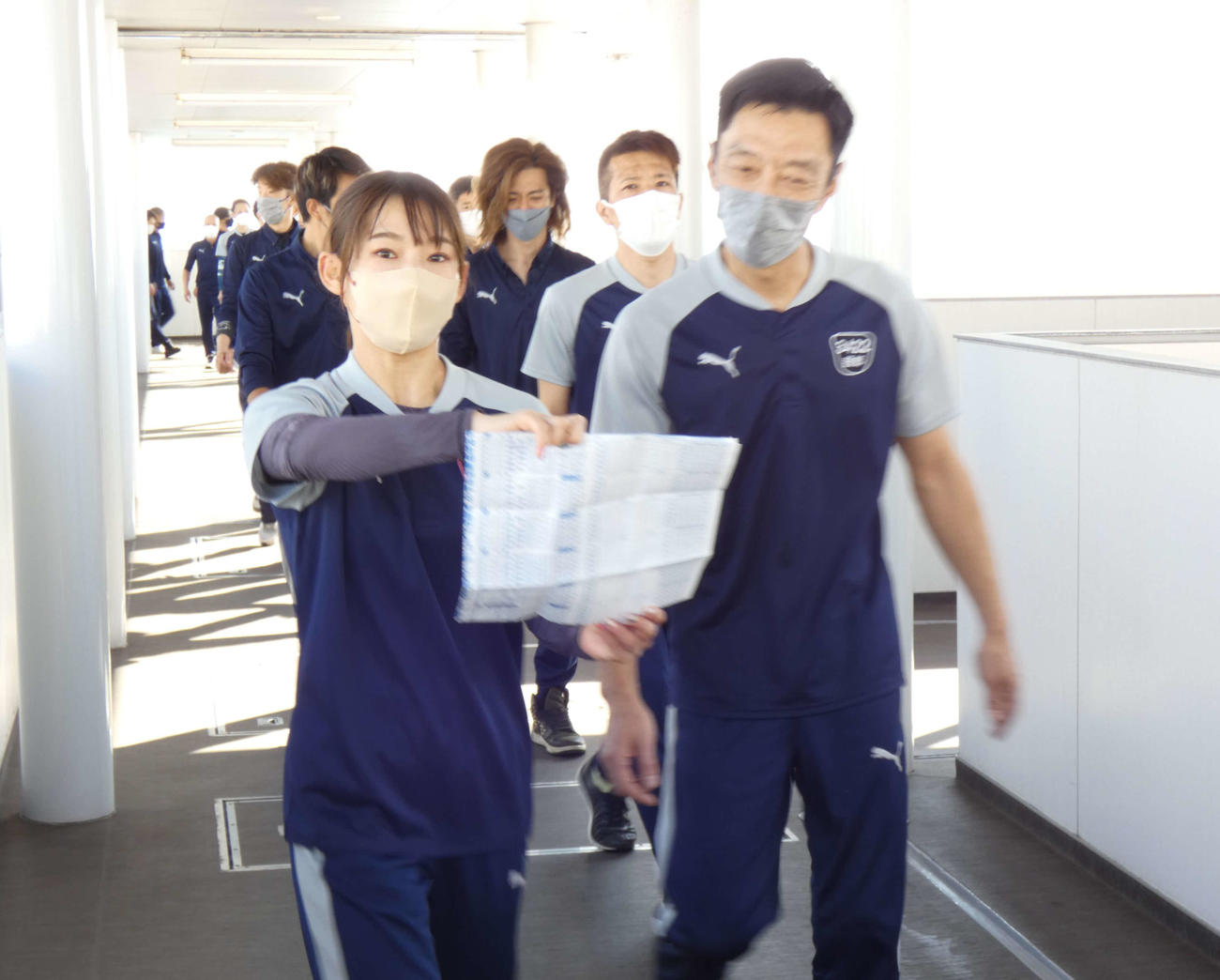 セレモニーに向かう守屋美穂