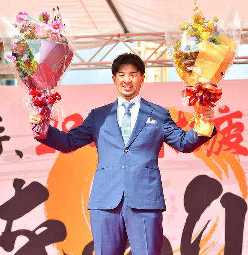 向日町競輪場で引退報告会を行った村上義弘氏
