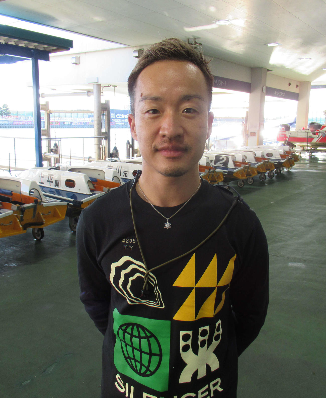 無類の肉好きの山口剛は、引きあてた29（肉）号機を見て思わずにやりとしたという（撮影・高田和典）