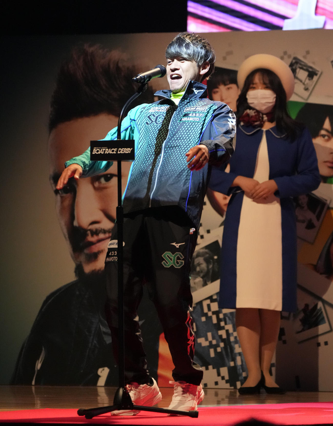 オープニングセレモニーであいさつする平本（撮影・森本幸一）
