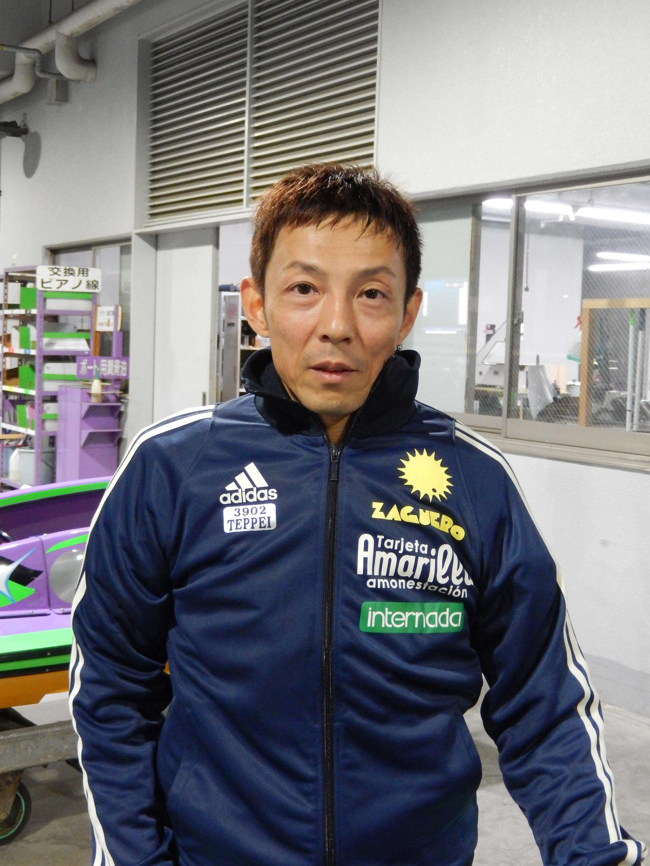蜷川哲平がアドバイスを受けて、軽快な走りを披露している
