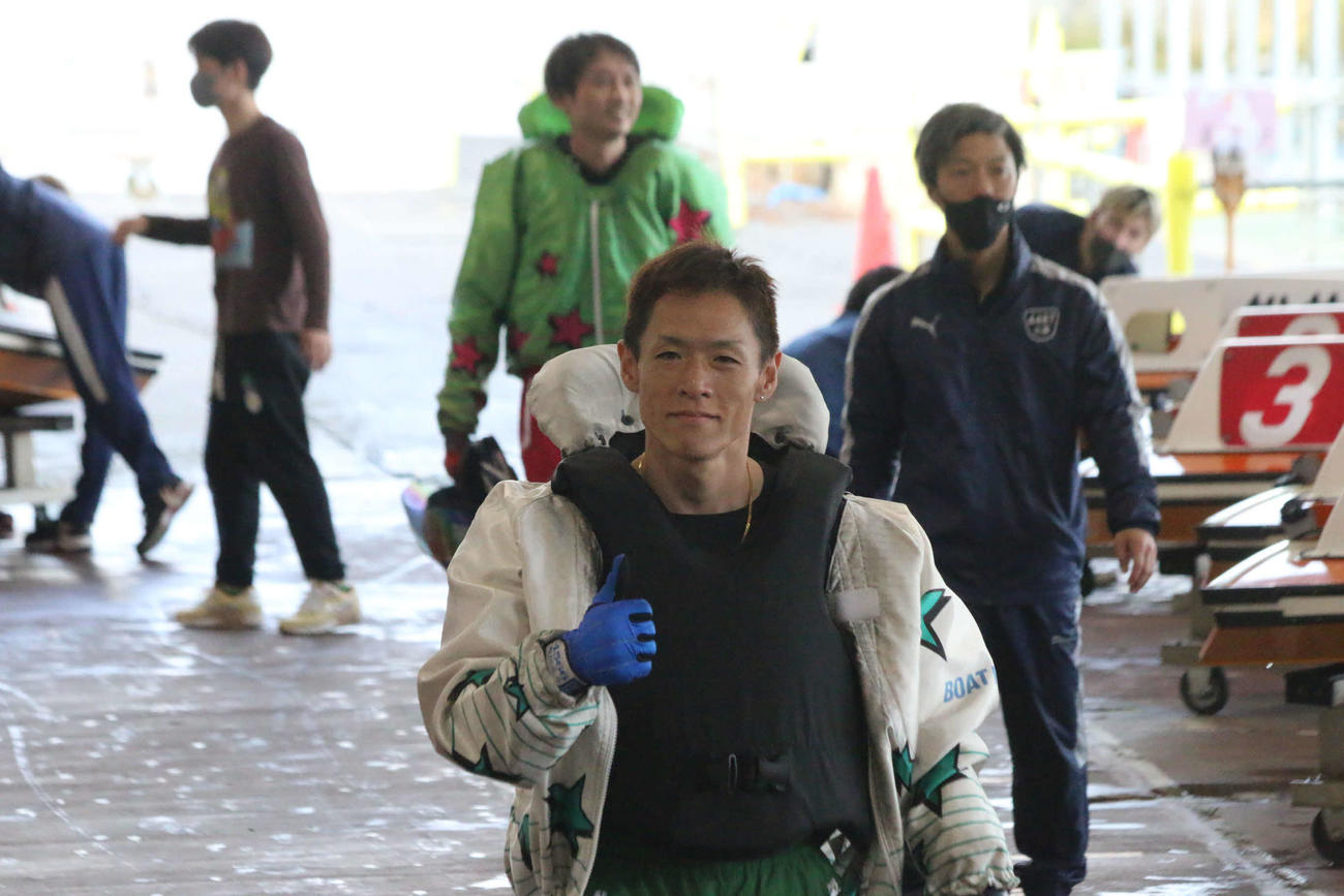 12Rで逃げた塩田北斗は得点率で村上純と並んだが、上位着順の差でトップに座る