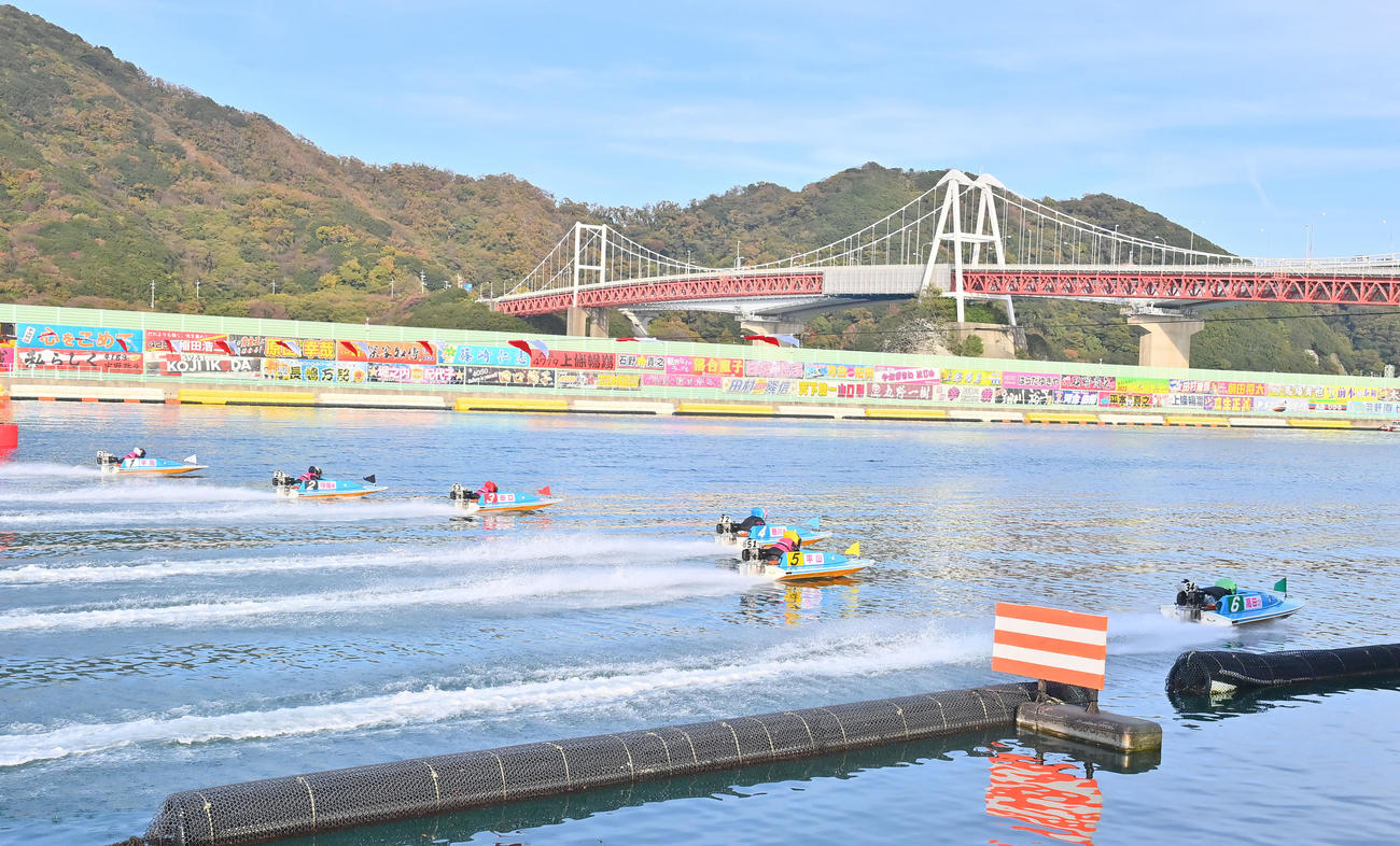 スタート練習する11Rドリーム戦に出場する選手ら（撮影・和賀正仁）