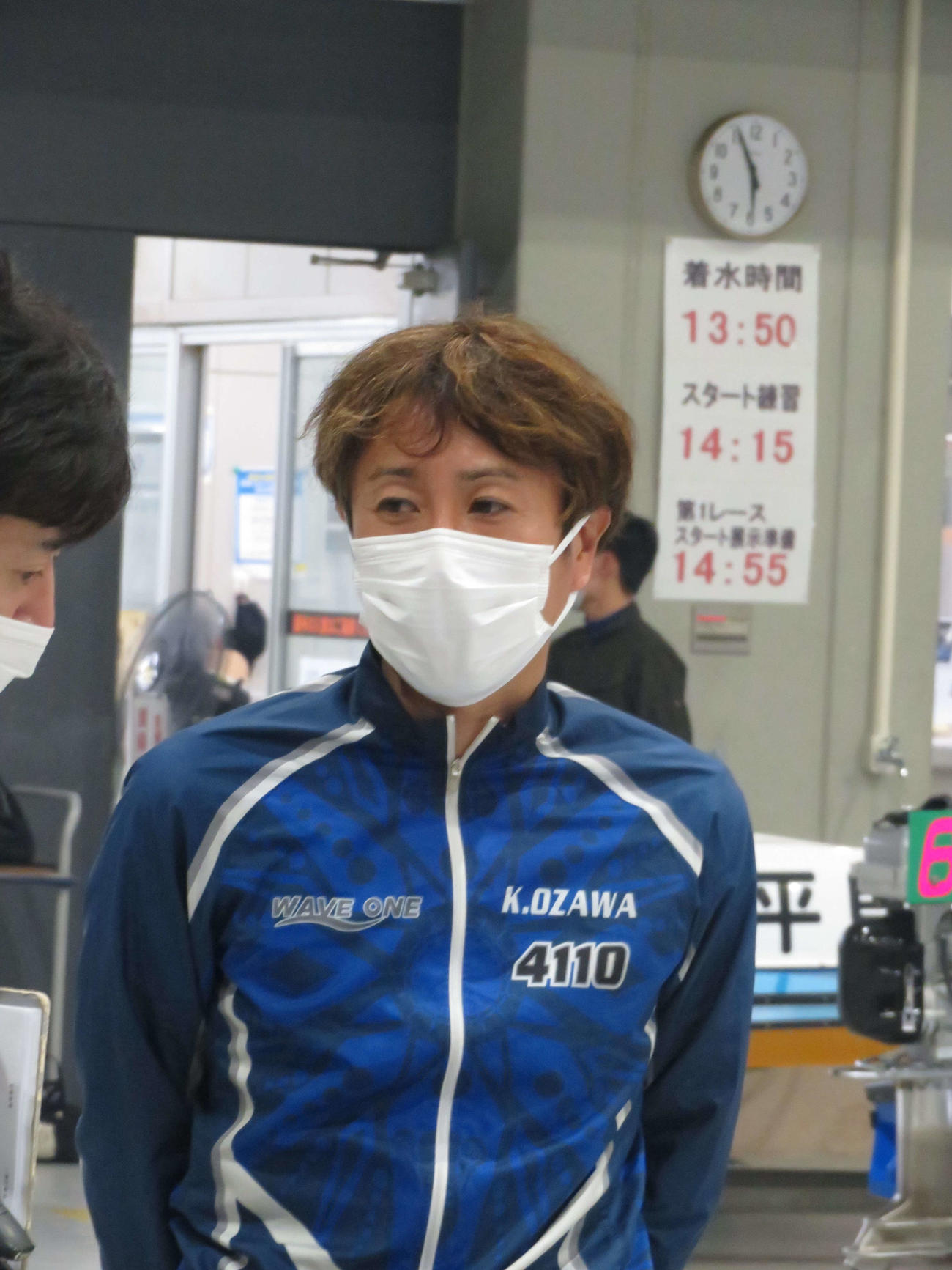 エース36号機を駆って予選突破を目指す小沢和也