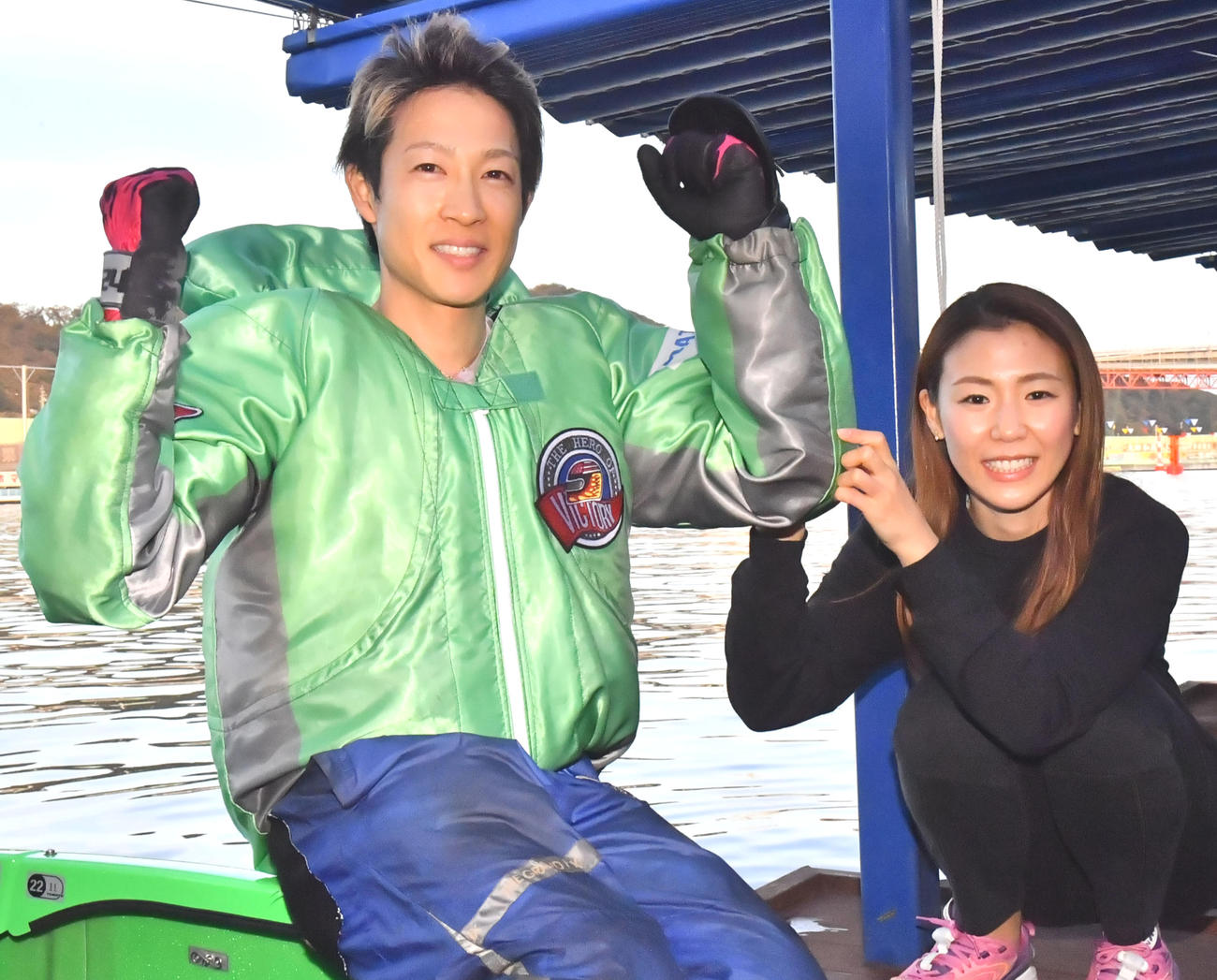 SGチャレンジカップを制し、妻の鎌倉涼から祝福される深谷知博