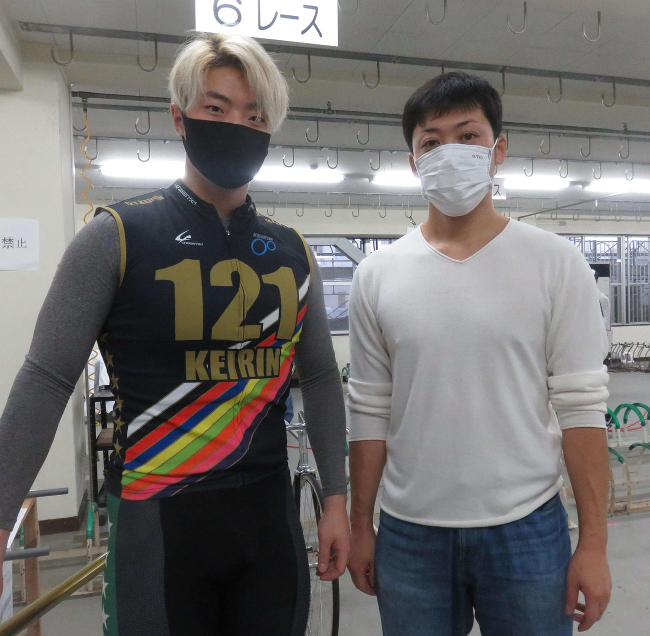 添田龍児（左）が須藤誠と予選7Rの好連係へ意気込む（撮影・野島成浩）