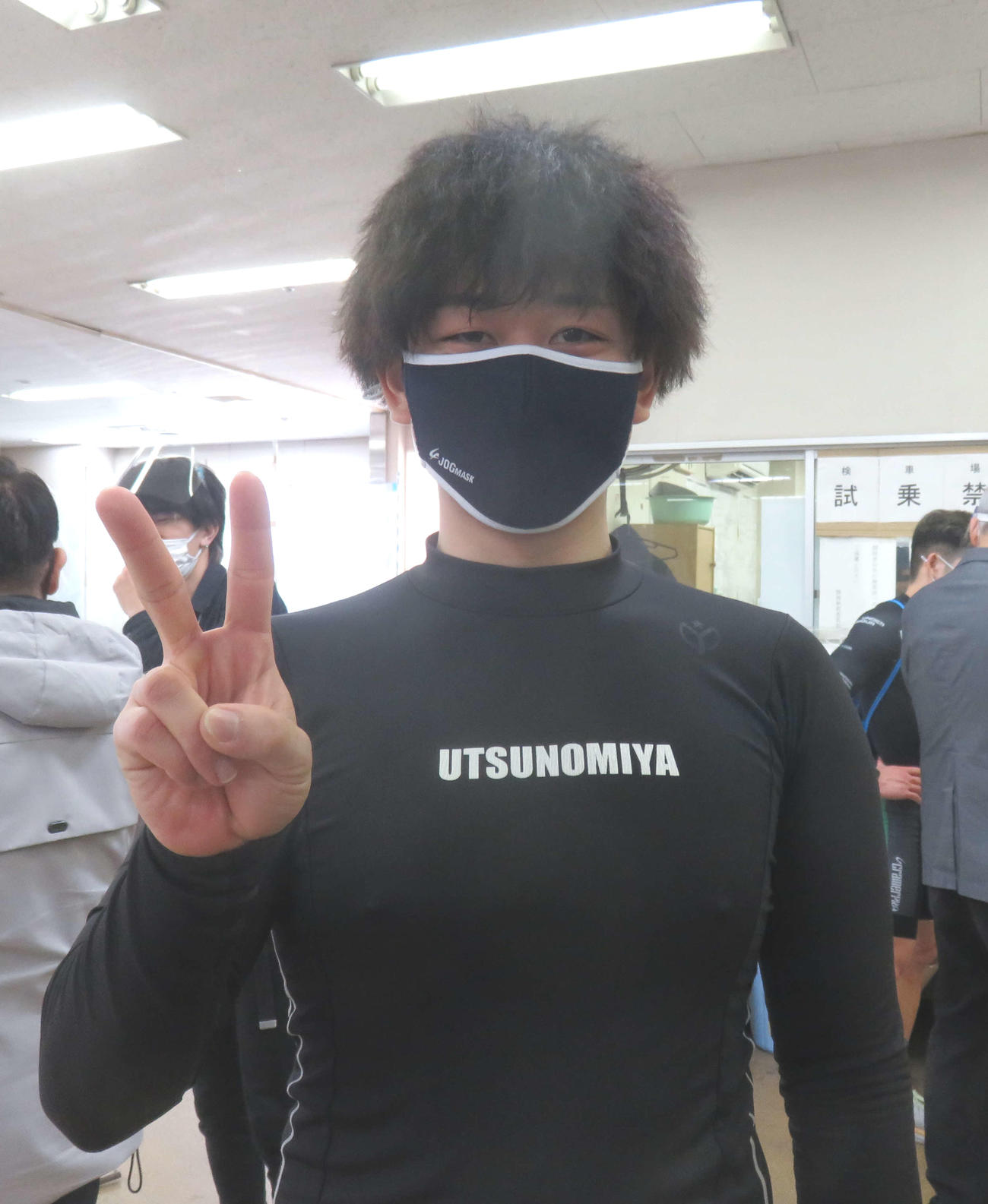 先行不利な立川バンクでも先行にこだわる新人高本和也（撮影・栗田文人）