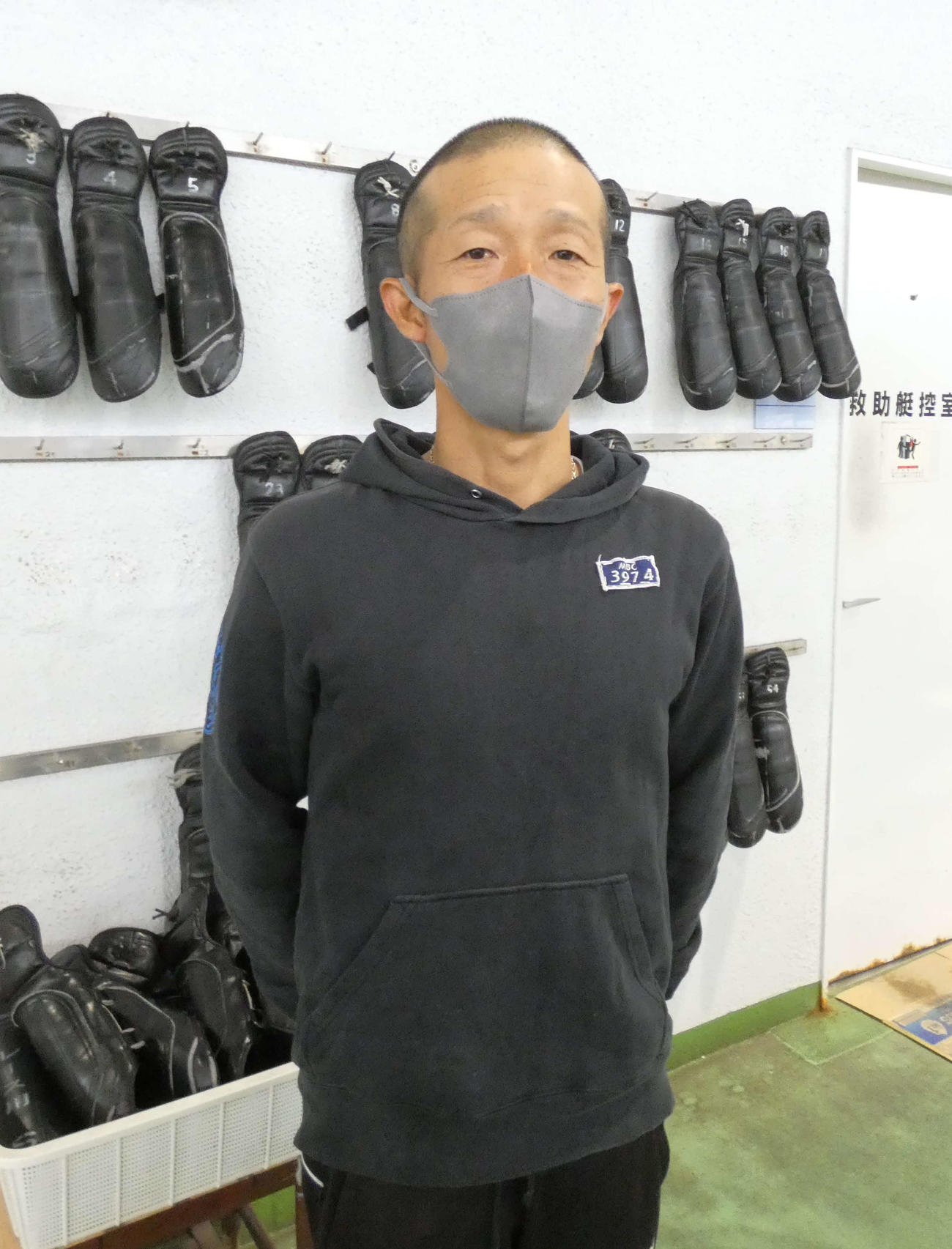 「深山パンク」でボーカルを務める深山祐二（撮影・前原一樹）