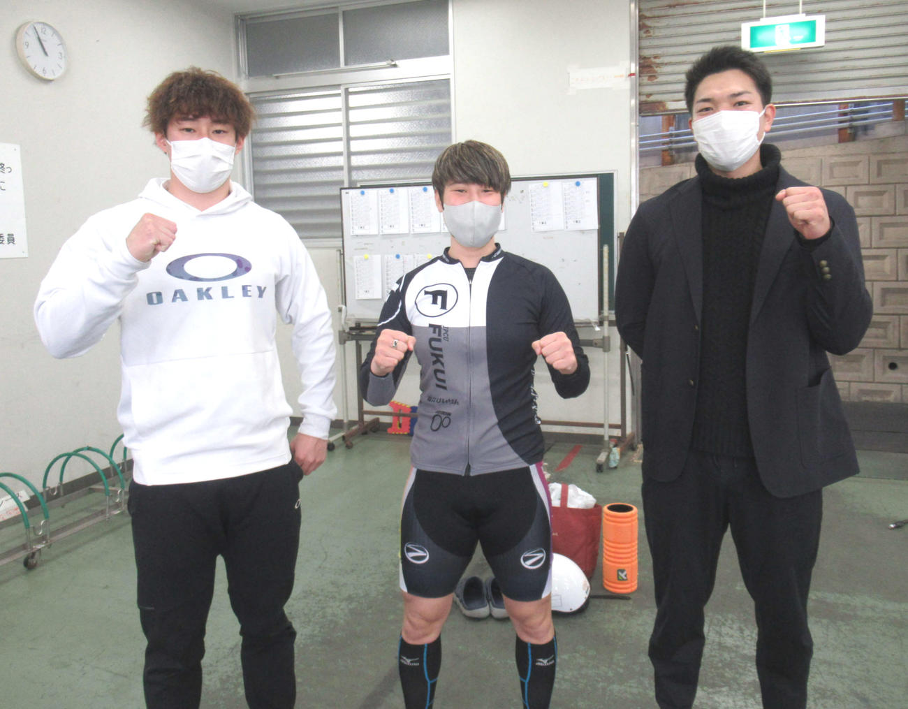 上杉嘉槻（左）、柳原真緒（中央）、岸田剛の福井トリオがシリーズのV独占を目指す