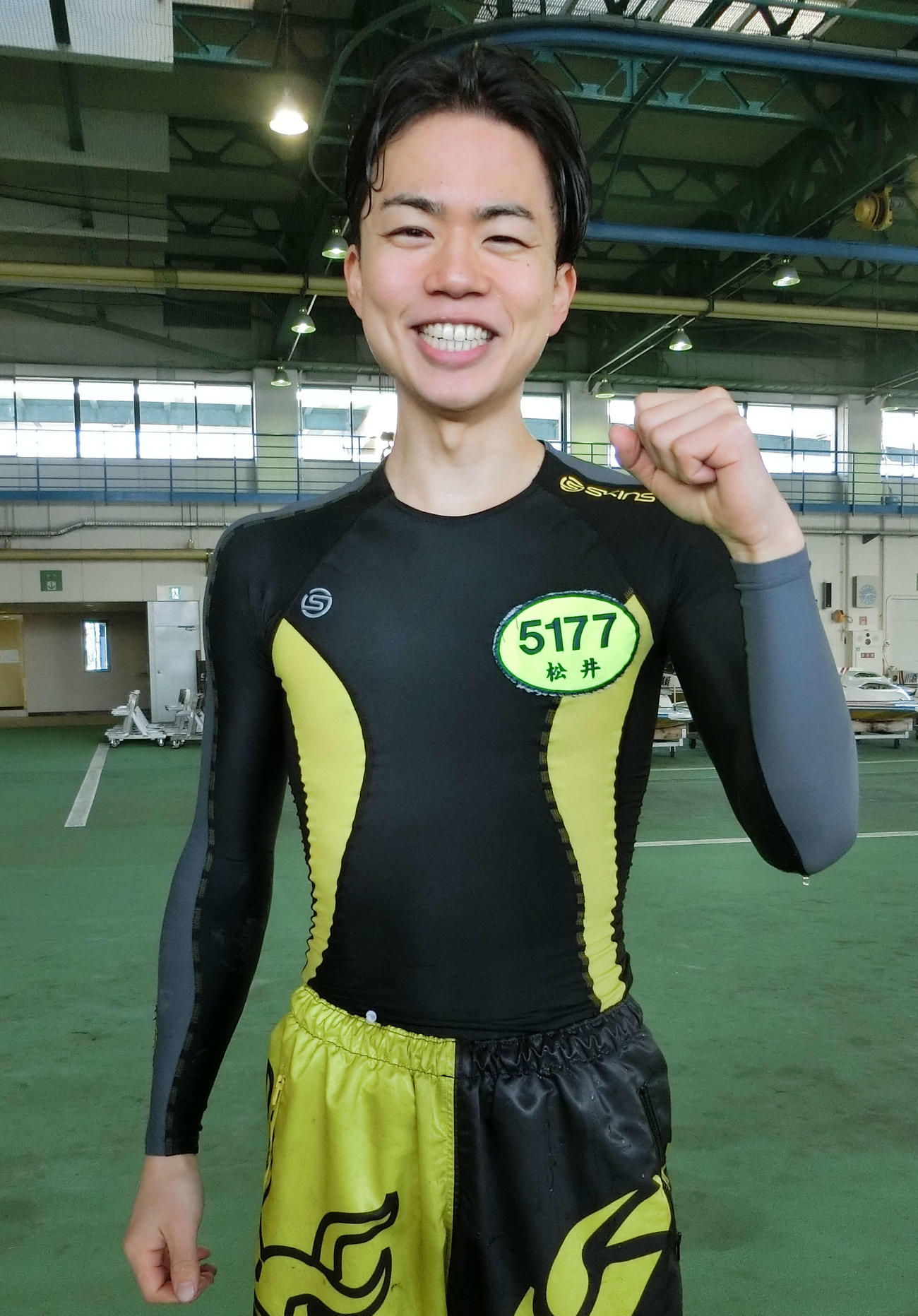 デビュー初勝利で水神祭後に笑顔を見せる松井貫太