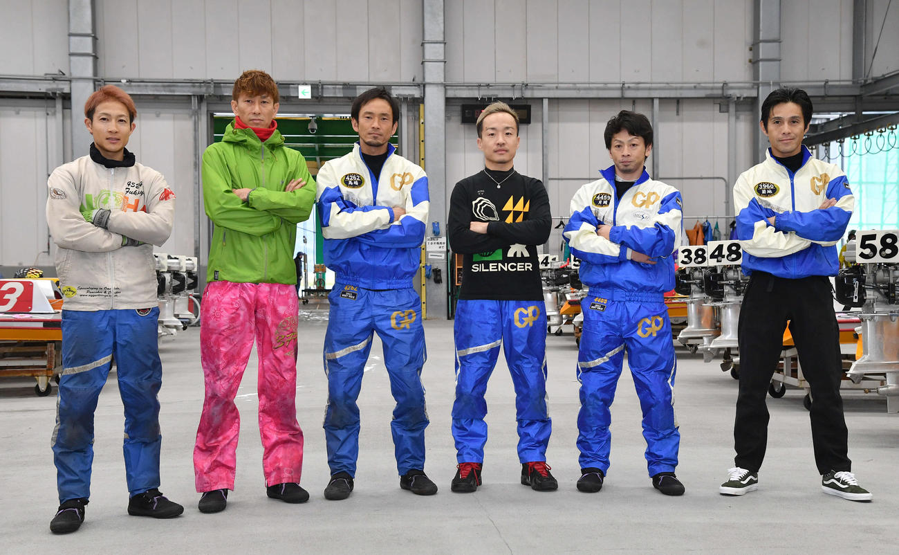 トライアル2ndを前に記念撮影する、左から深谷知博、原田幸哉、馬場貴也、山口剛、片岡雅裕、菊地孝平（撮影・岩下翔太）