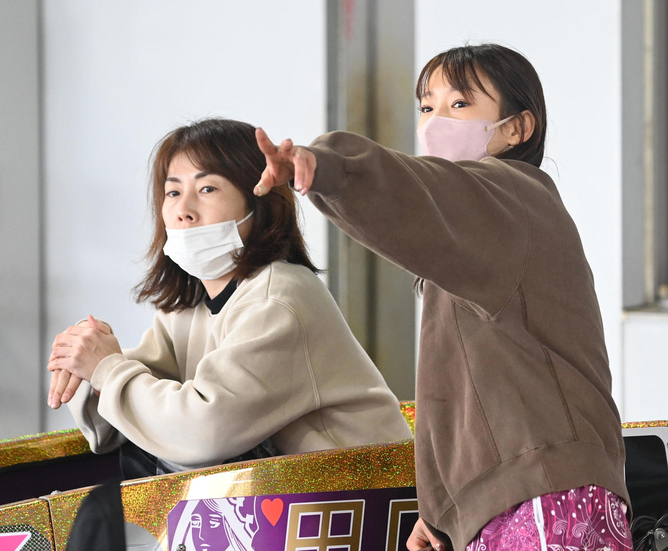 第11回クイーンズクライマックス2日目　田口節子（左）と守屋美穂（撮影・前岡正明）
