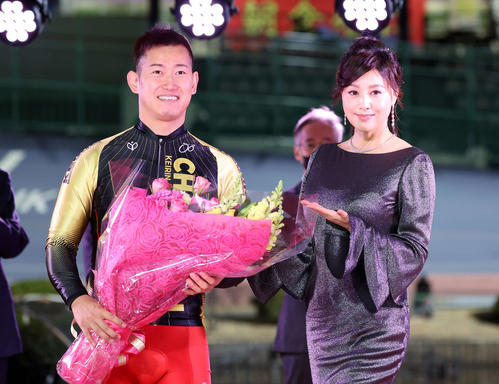 藤原紀香がトークショー「太秦の映画村で折りたたみ自転車を全力でこい