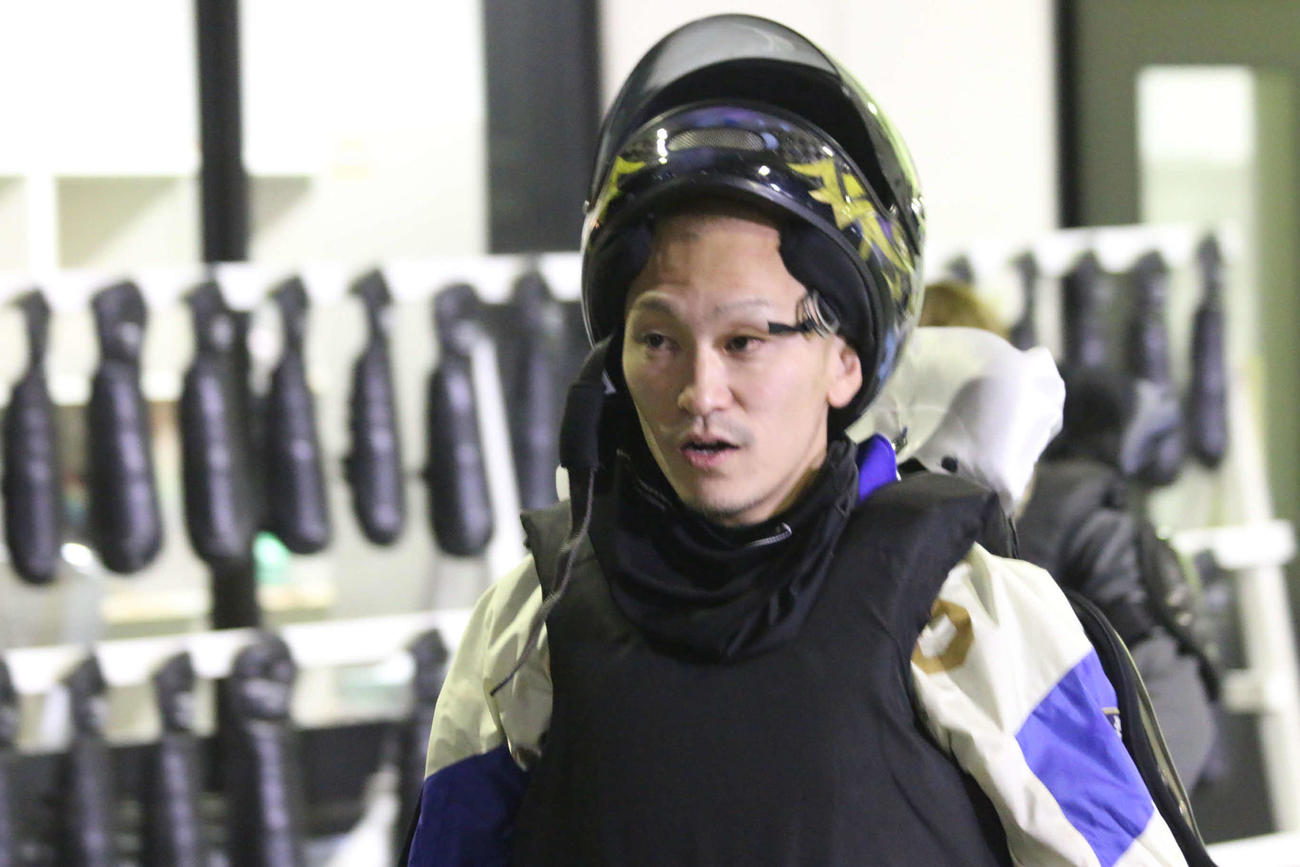 西山貴浩が行き足を上向かせて初日連勝を狙う