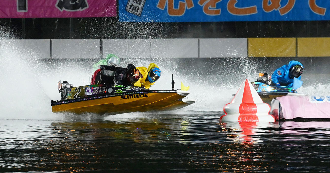 クイーンズクライマックス12R、1周2マーク（2022年12月31日撮影）