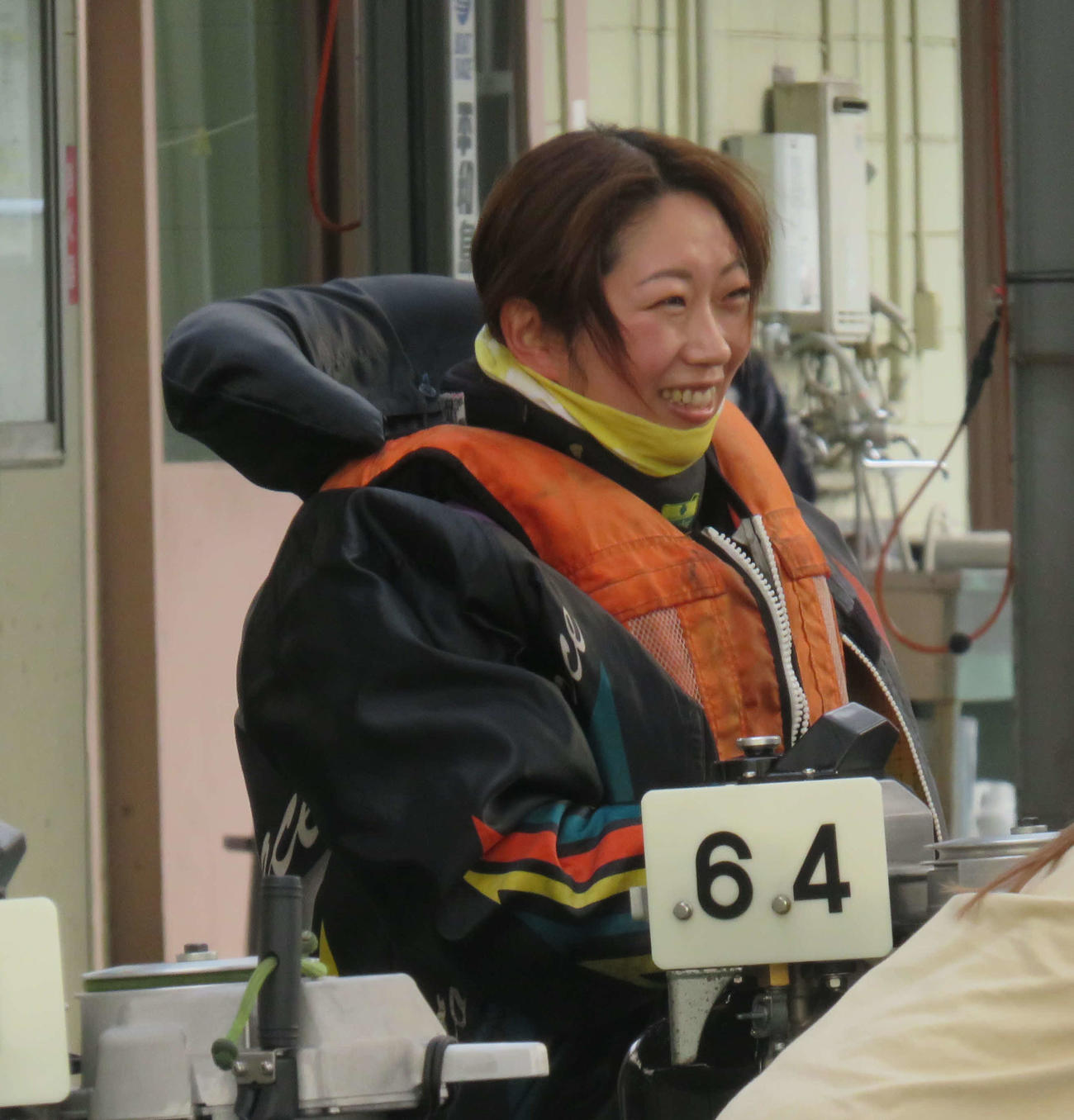 松本晶恵は8Rで守田俊介を競り落として勝利、とびきりの笑顔を見せた
