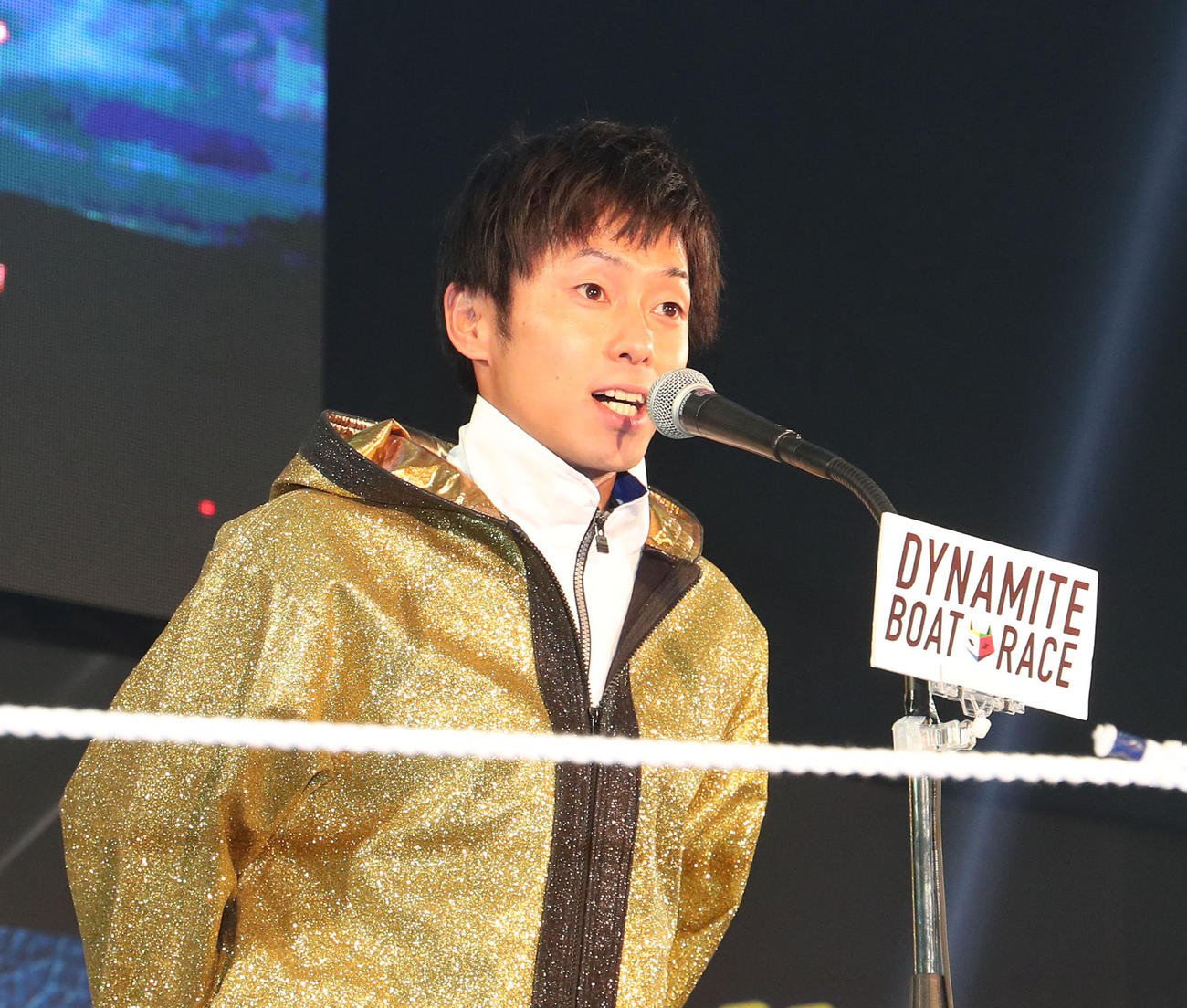 12日、オープニングセレモニーで選手宣誓する丸野一樹