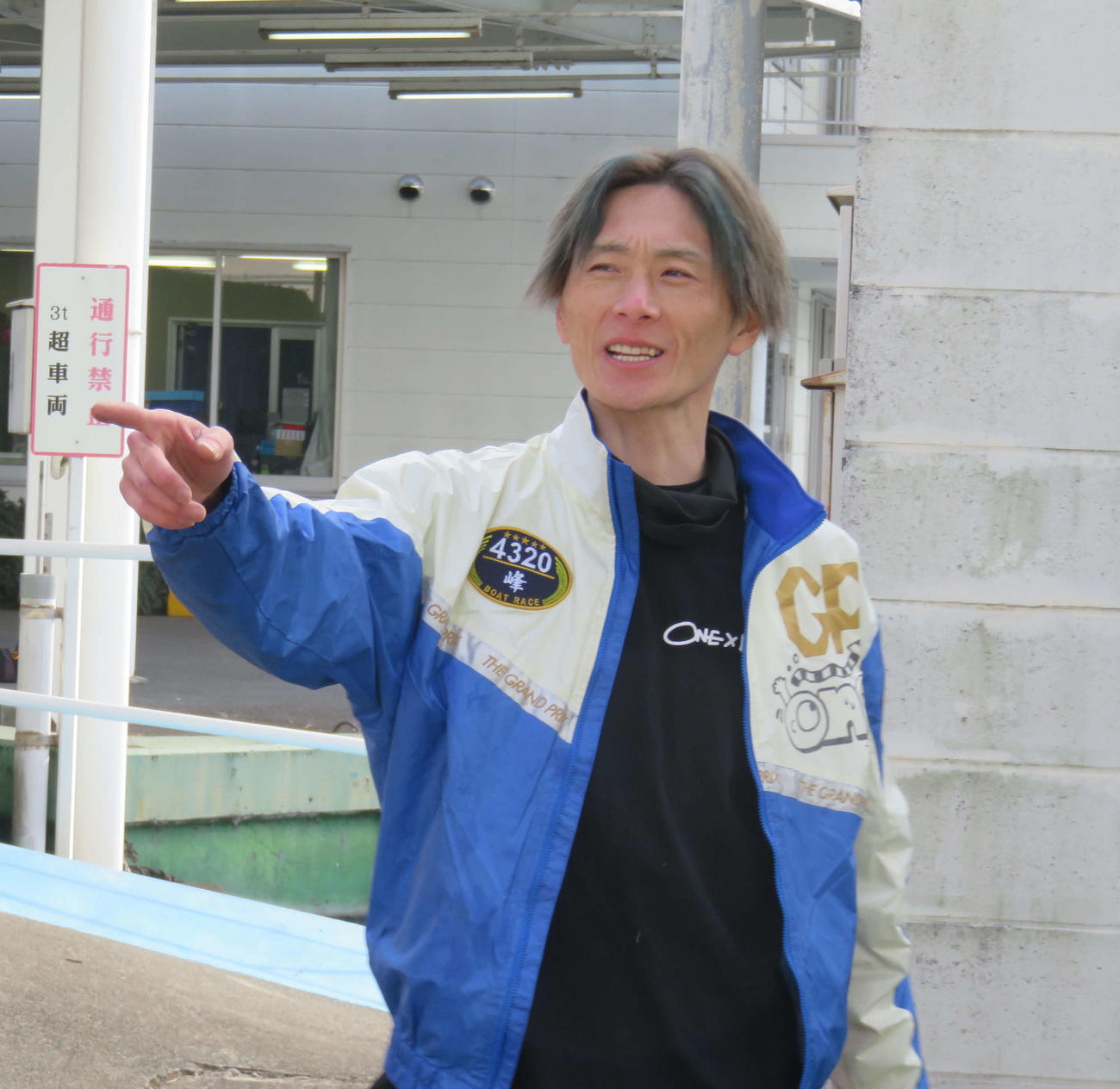 峰竜太は21年SGチャレンジカップ以来、約1年2カ月ぶりの多摩川参戦。この指先は、もちろん優勝を示す