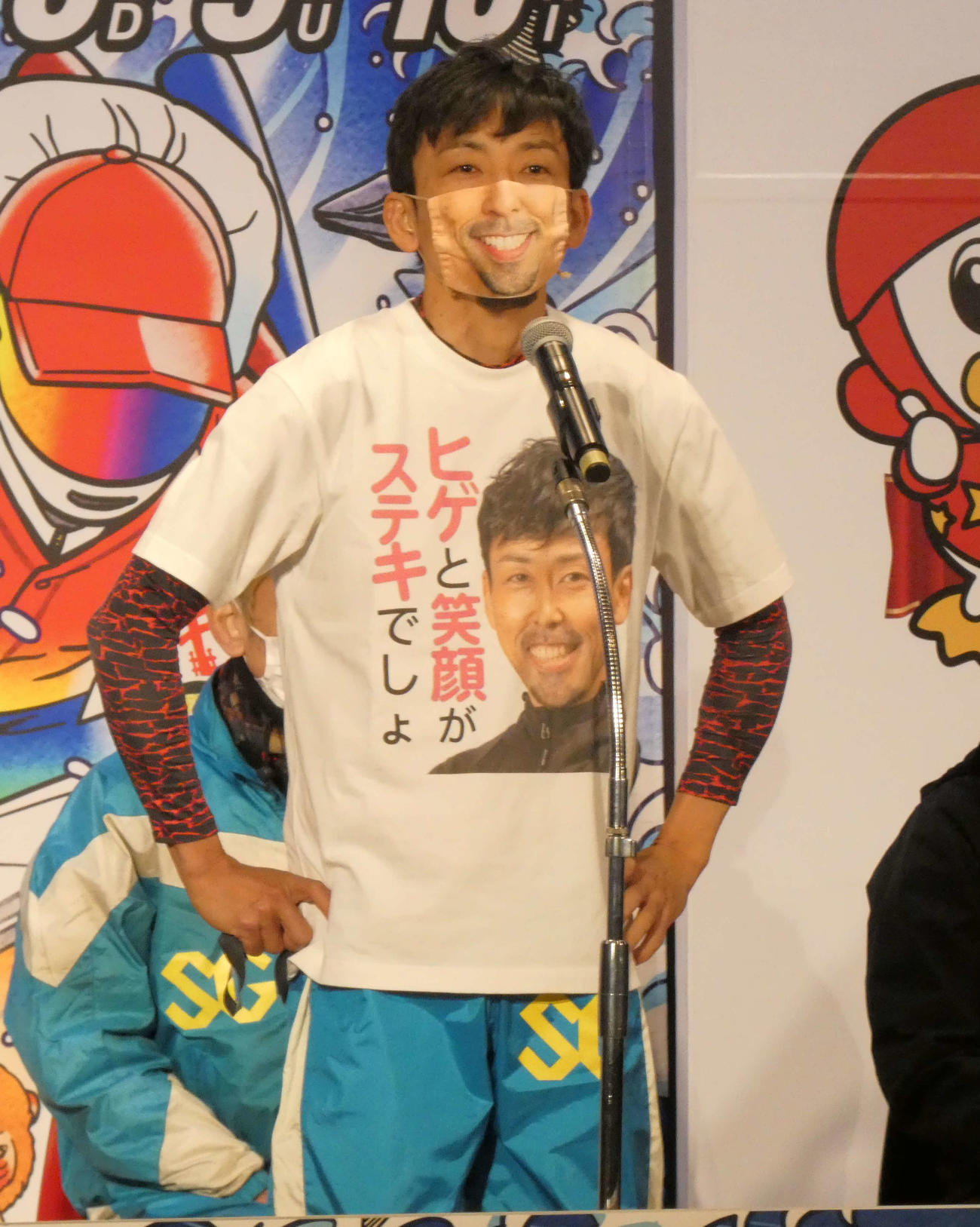 持参のTシャツやマスクでファンを沸かせた上平真二