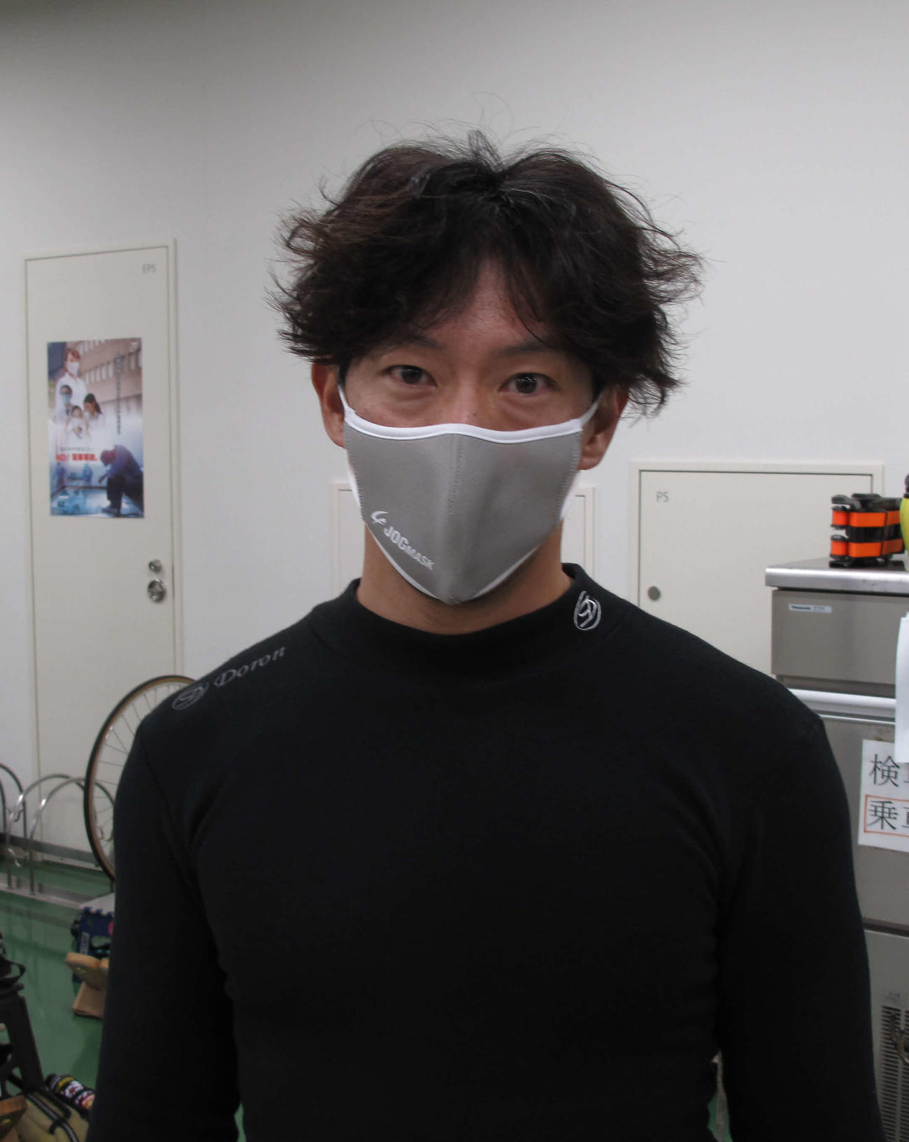 地元の岡崎智哉が風を切ってVゴールを目指す
