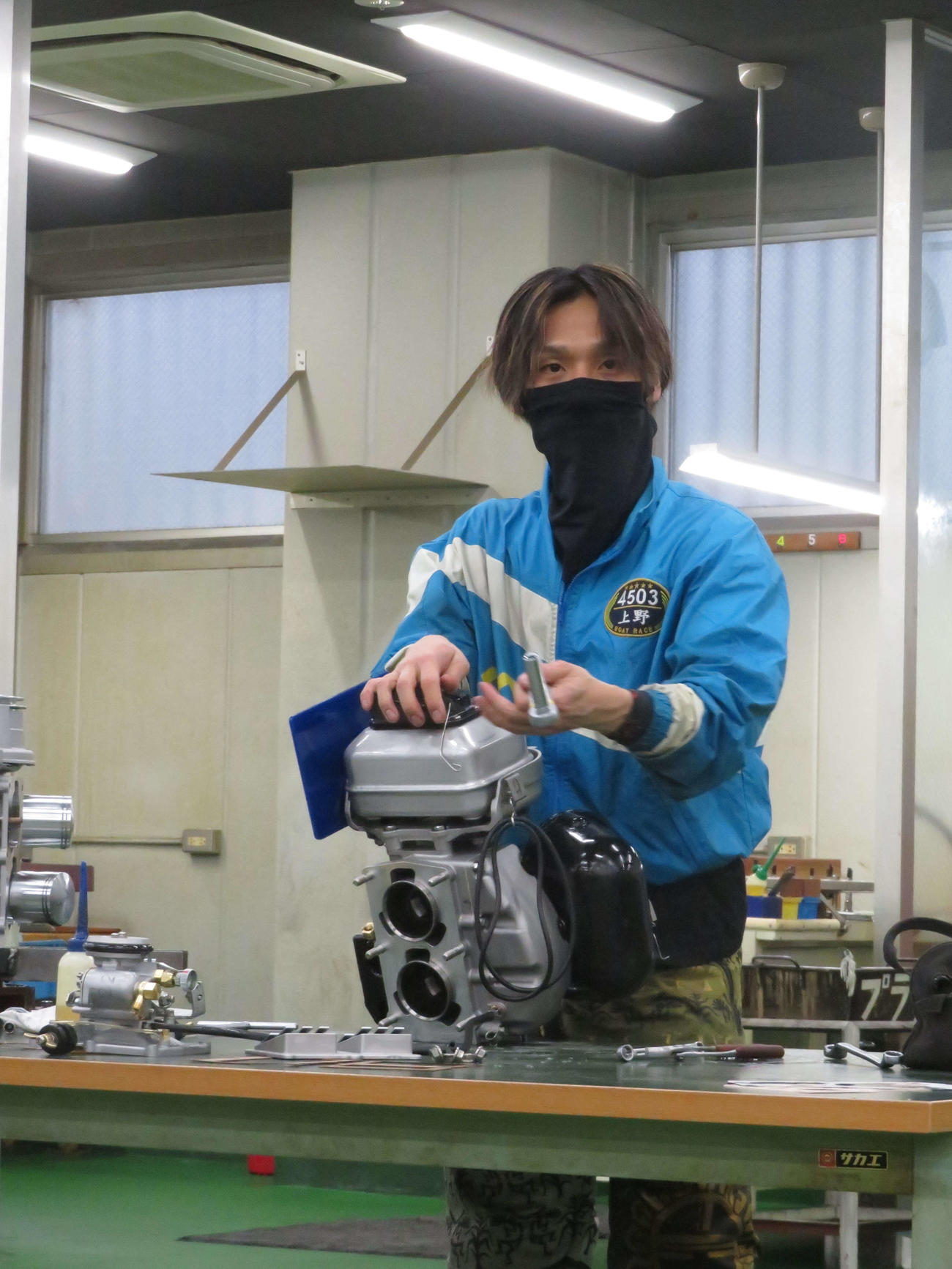 本体整備でパワーアップを図る上野真之介