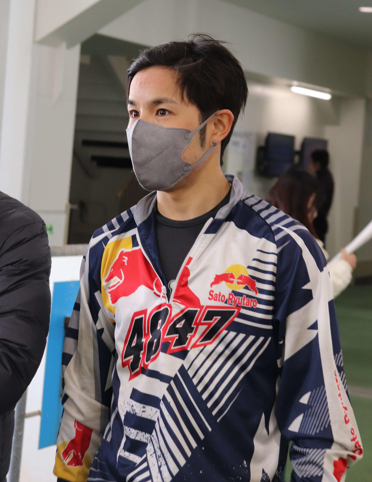 優勝戦12RはP4847佐藤隆太郎が節一パワーで突破を図る（撮影・神田成史）