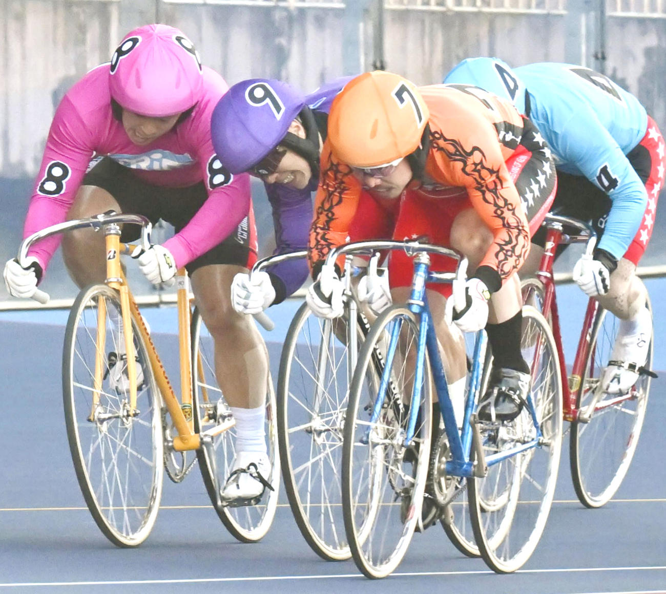 全日本選抜・決勝でゴールに向かう（7）古性優作（1着）、（9）守沢太志（2着）、（8）三谷竜生（3着）（共同）