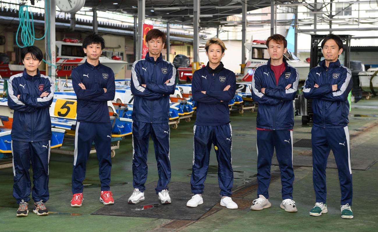 ドリーム戦出場者、左から遠藤エミ、椎名豊、池田浩二、深谷知博、宮地元輝、馬場貴也（撮影・柴田隆二）
