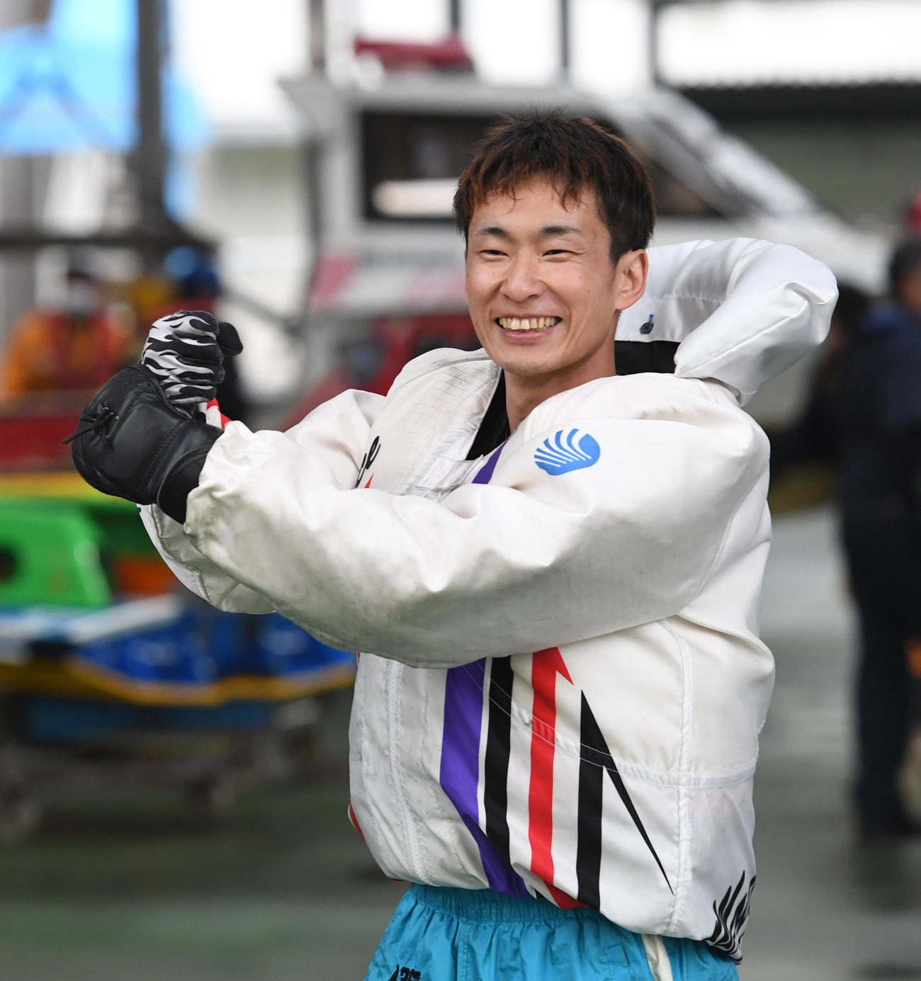 優勝した土屋智則はペッパーミルのポーズをする（撮影・柴田隆二）