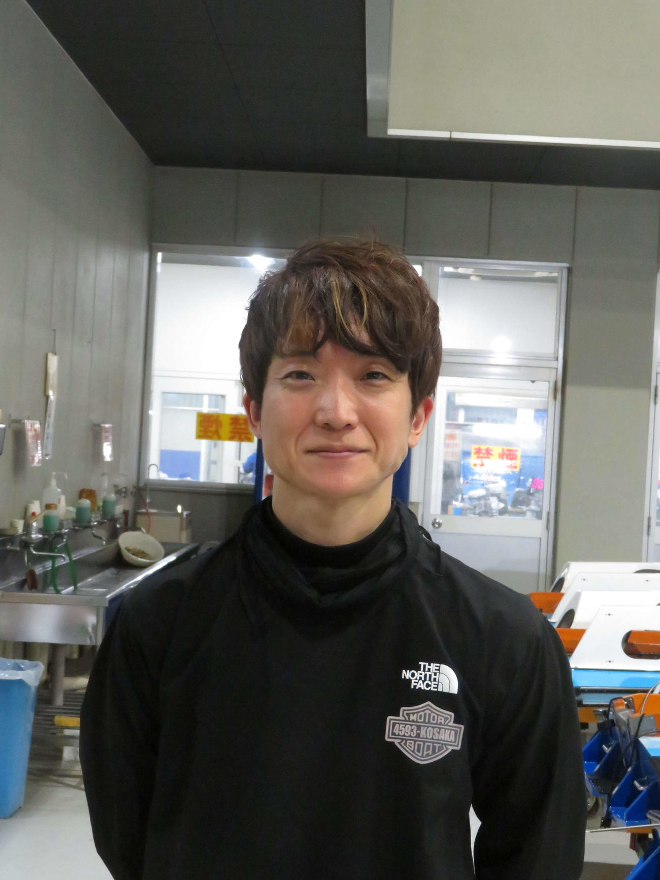 小坂宗司がスタートを踏み込んで予選突破を目指す