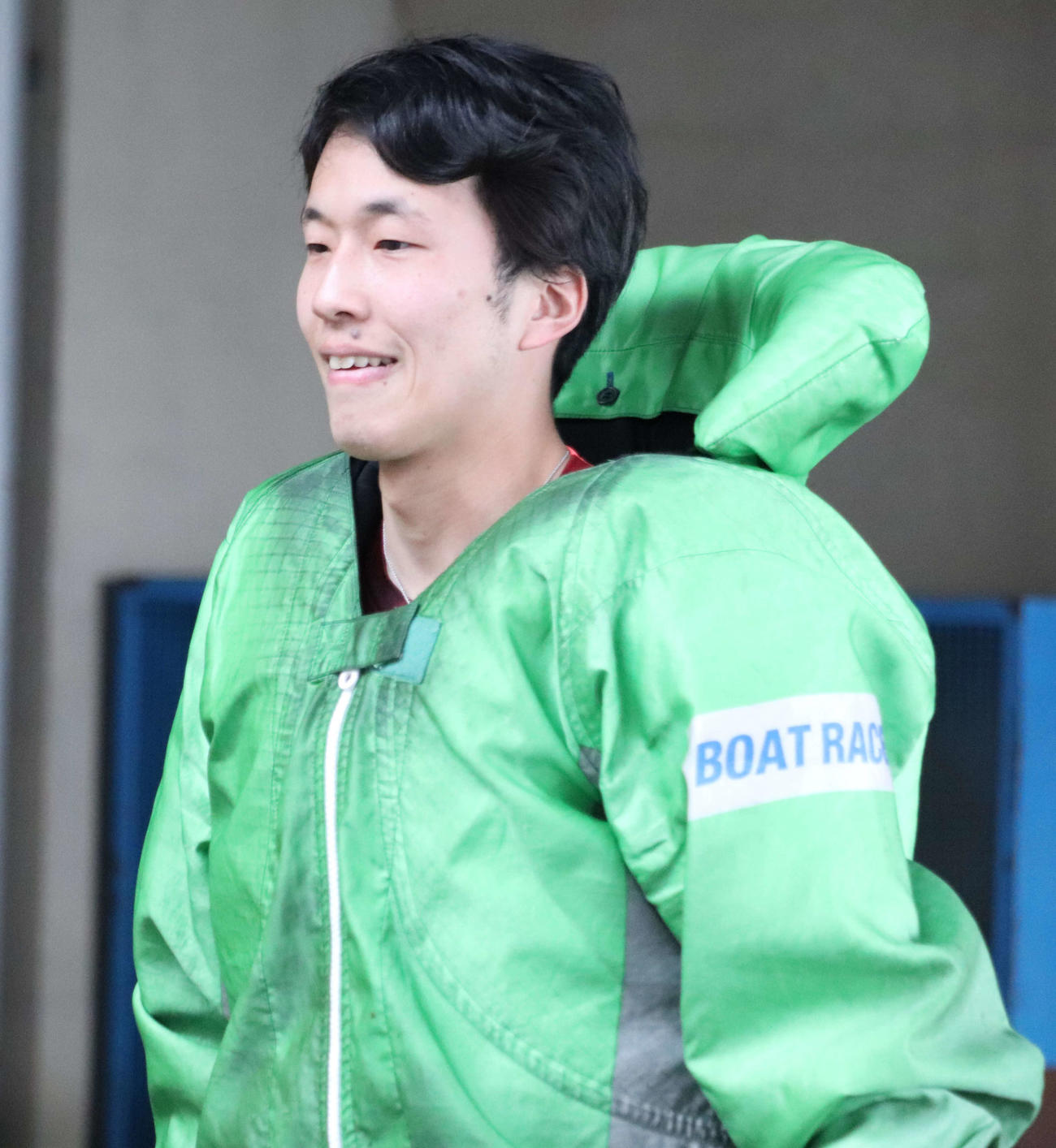 前田篤哉が鋭い運びでイン中村日向を脅かす