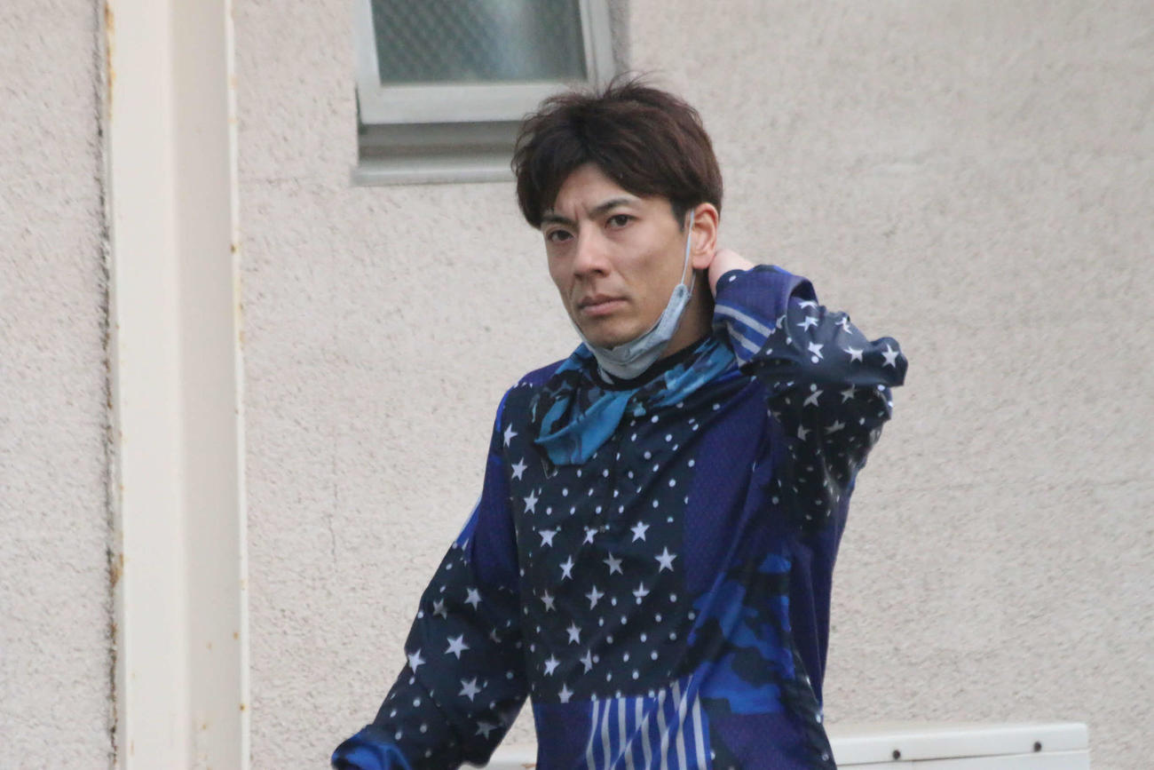 初降ろしで高憧四季が優勝した46号機を手にした尾嶋一広