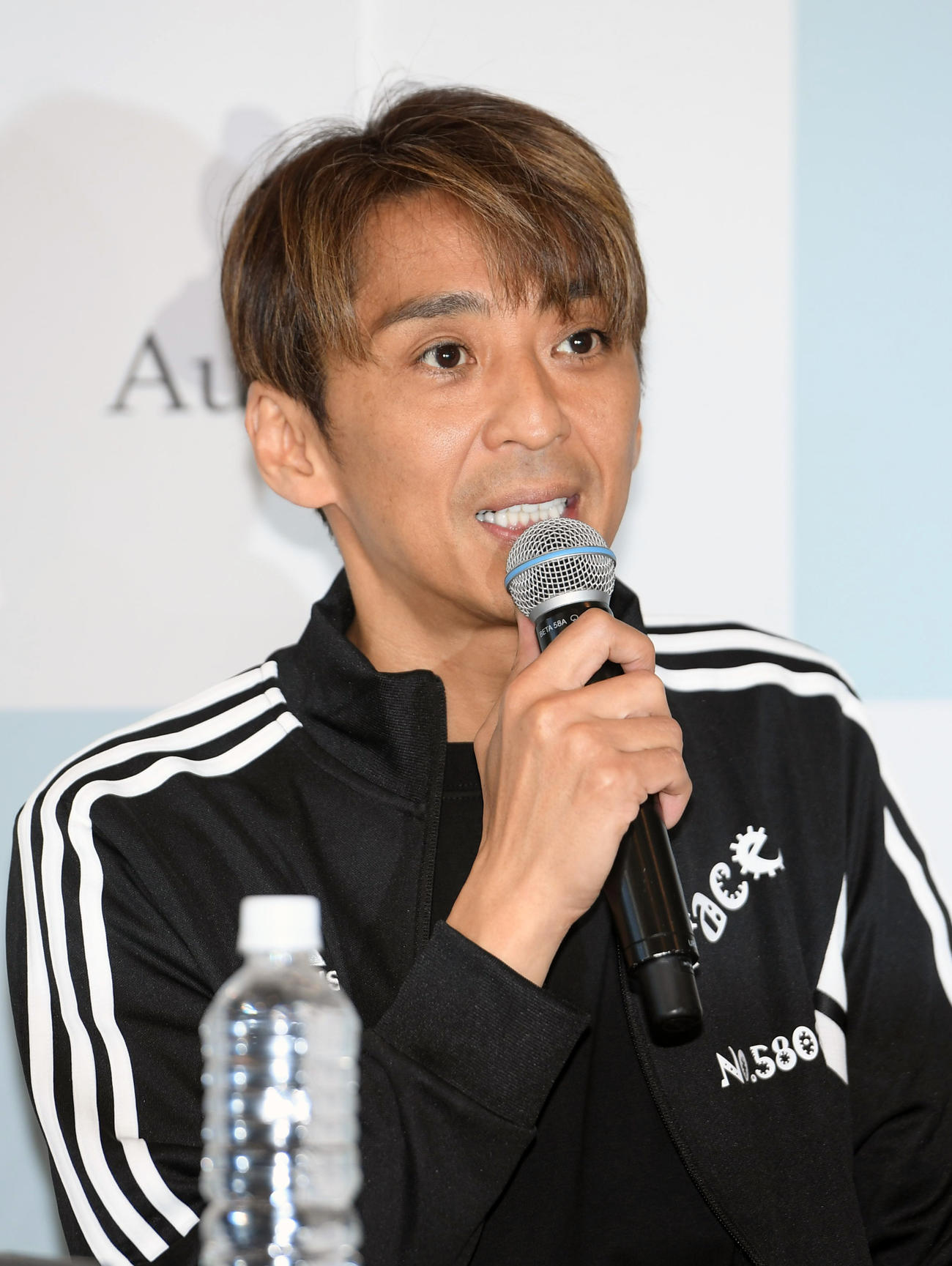 復帰戦で勝利を飾り会見する森且行（撮影・柴田隆二）