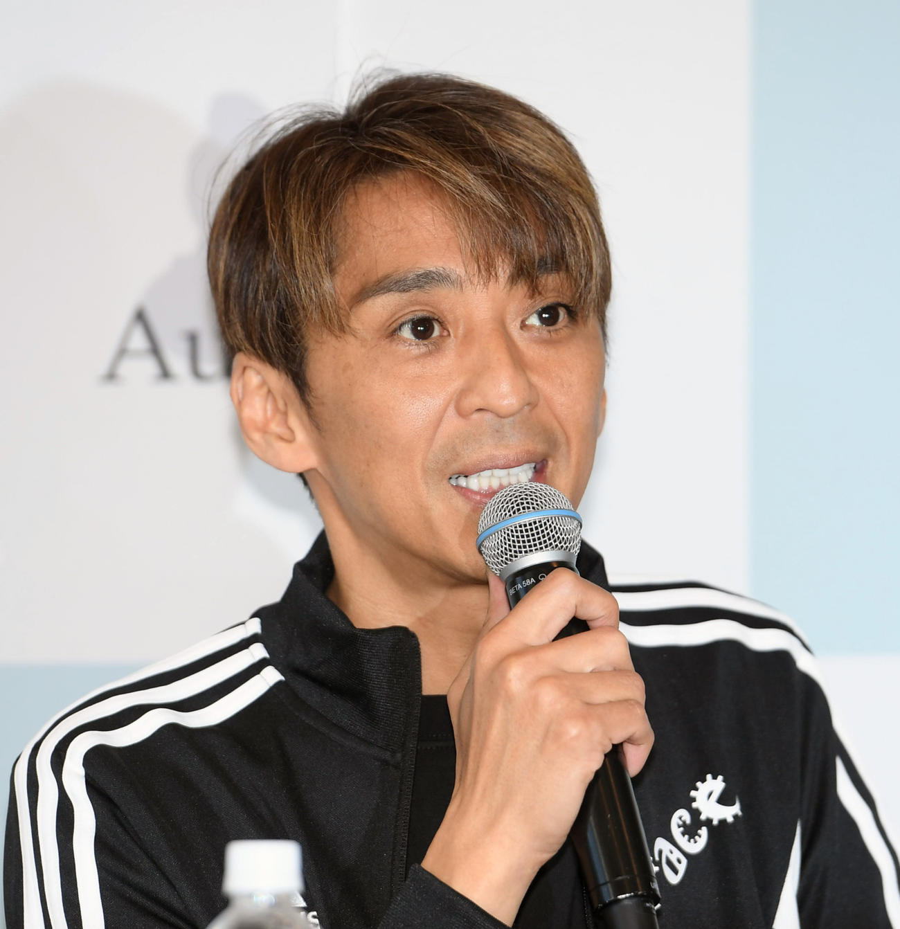 復帰戦で勝利を飾り会見する森且行（撮影・柴田隆二）