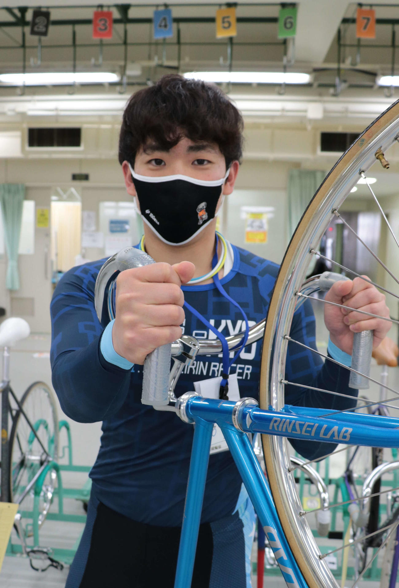 決勝7R、長谷川飛向がパワフルな攻めでV奪取に挑む（撮影・山田敏明）