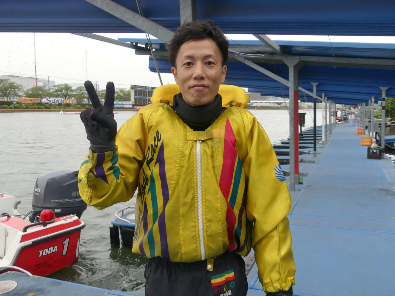 今後の活躍も誓った谷野錬志はピースサインで優勝をアピール