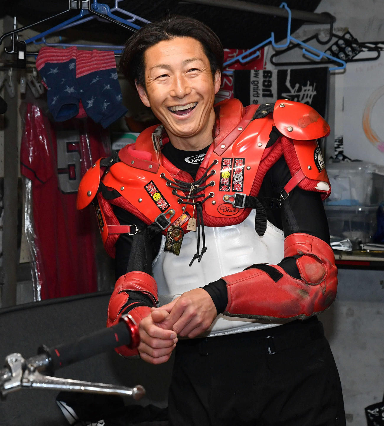 地元の篠原睦は雨巧者ぞろいの初日予選4Rで圧勝した