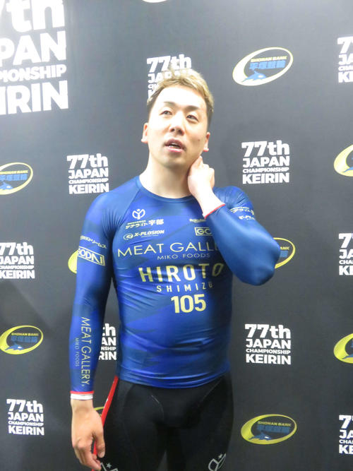 ゴール寸前で優勝を逃し、首をひねる清水裕友