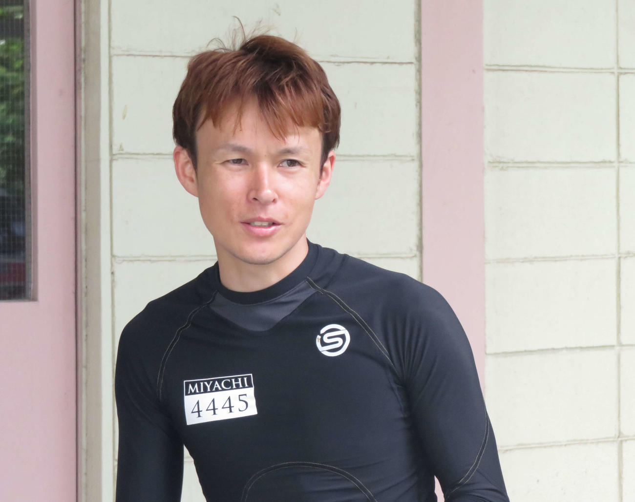 豪快なターンでV奪取を狙う宮地元輝