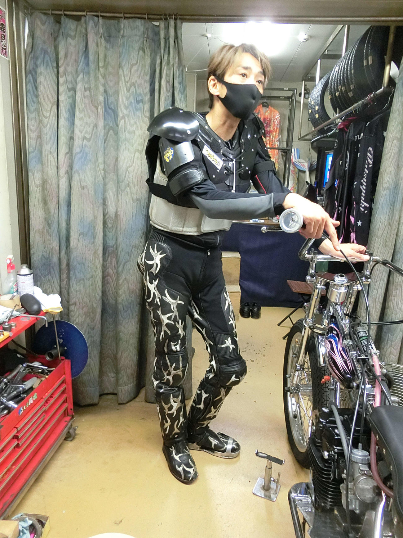 森且行はクラッチ板を扱い序盤の展開作りに集中する（撮影・海老原実）