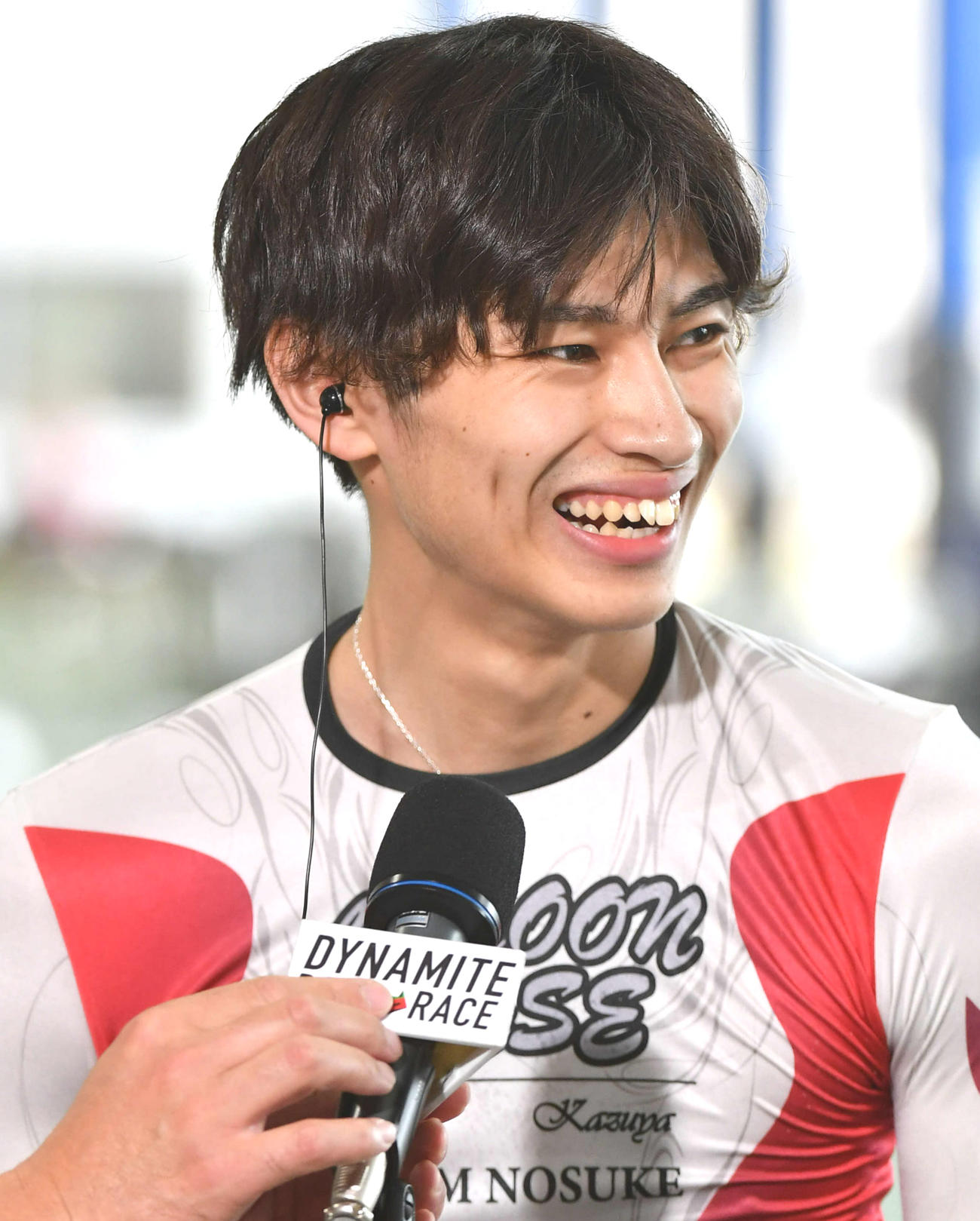 芦屋3日目3Rの勝利インタビュー前に笑顔を見せる末永和也（撮影・岩下翔太）